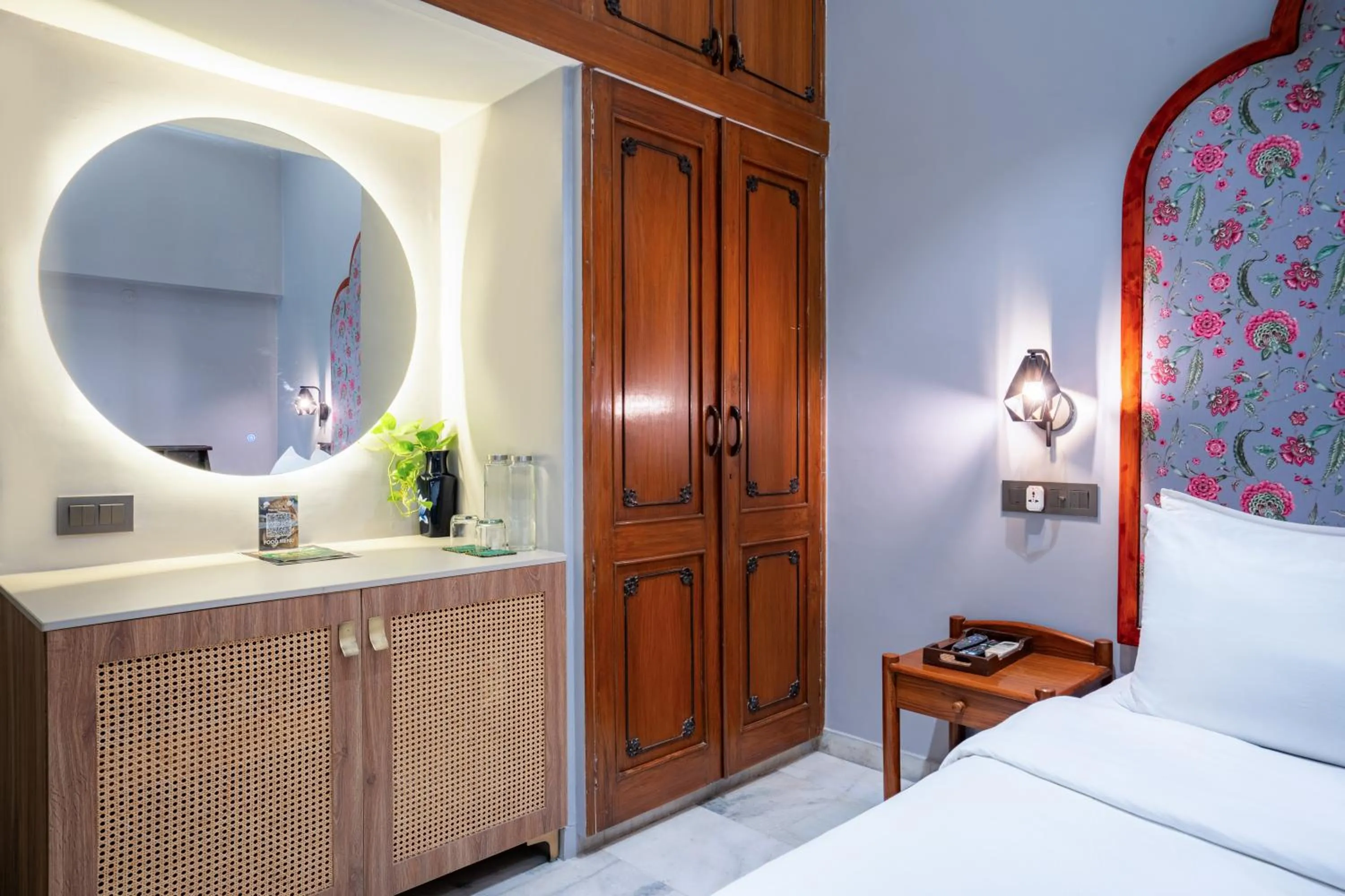 Bed in Girisadan - A City Centre Boutique Hotel