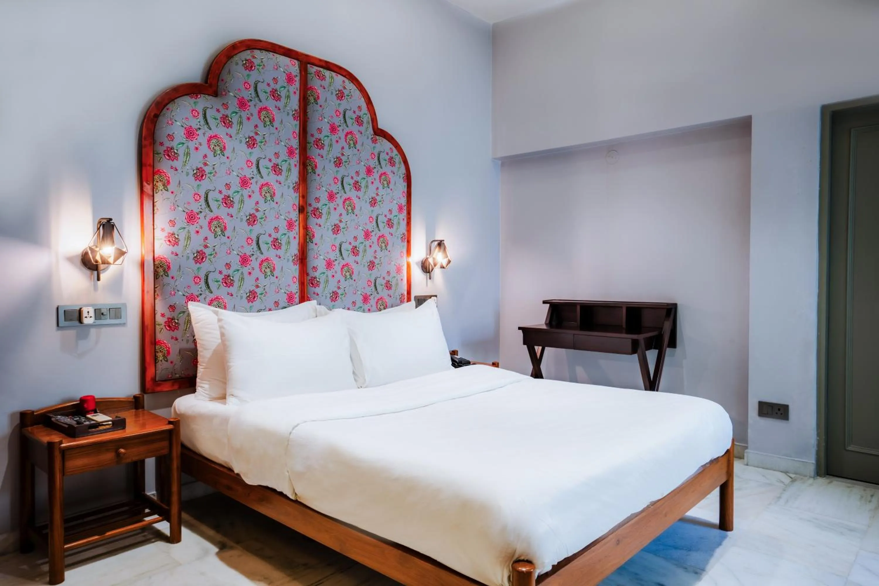 Bed in Girisadan - A City Centre Boutique Hotel