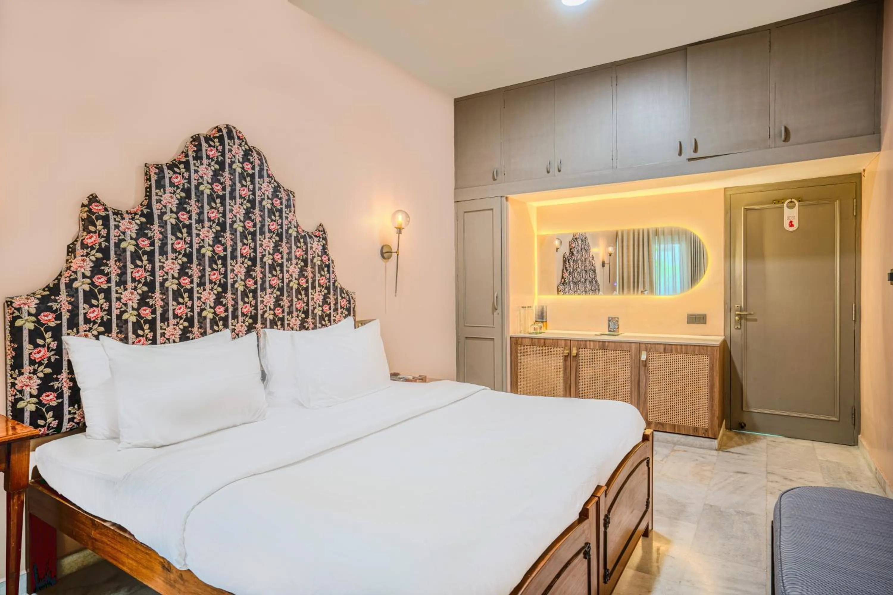 Bed in Girisadan - A City Centre Boutique Hotel