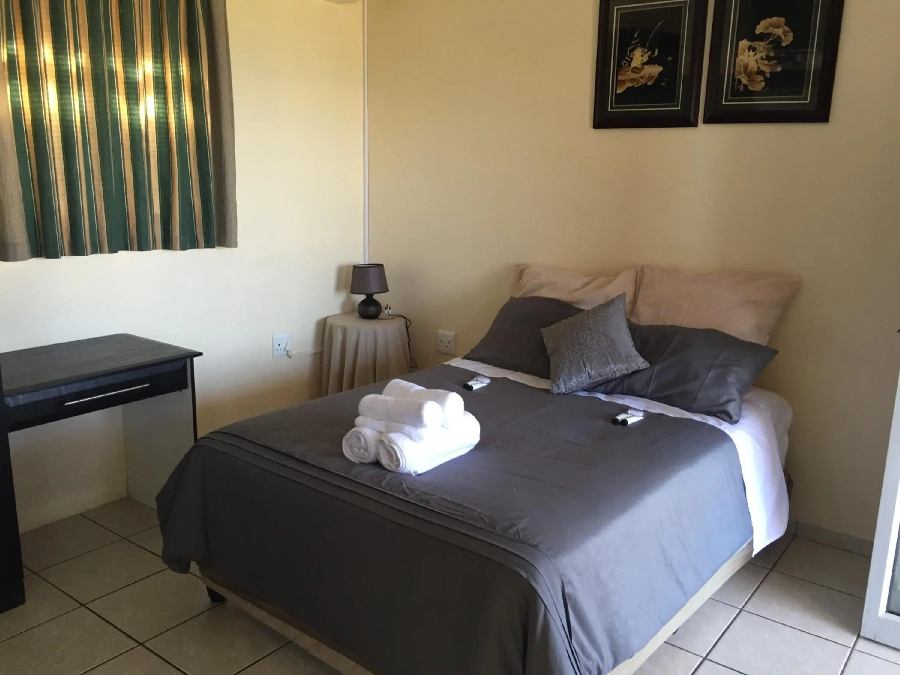 Photo of the whole room, Bed in The Norwegian Lodge