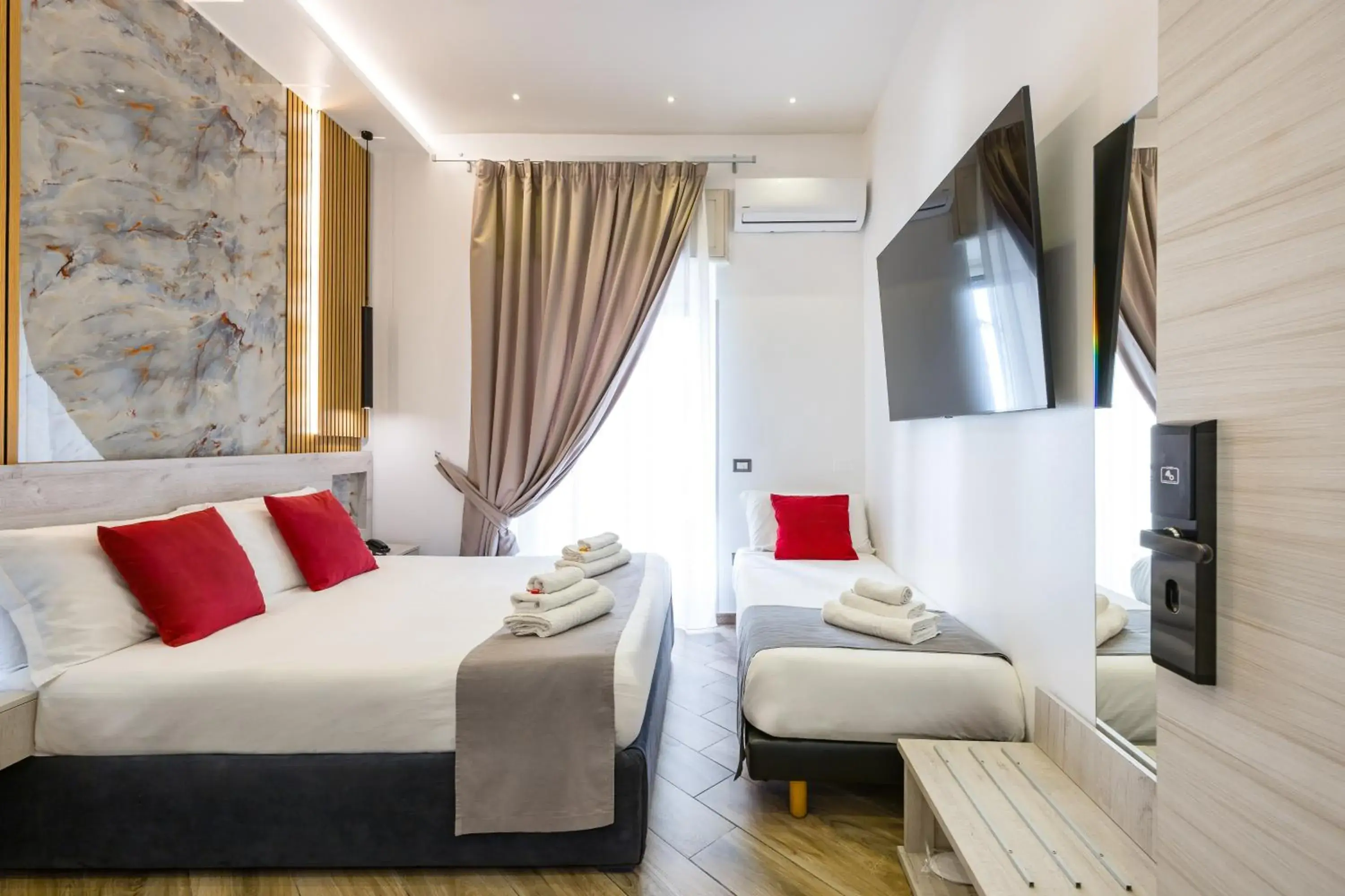 Triple Room in Hotel Bella Napoli Triple Room in Hotel Bella Napoli