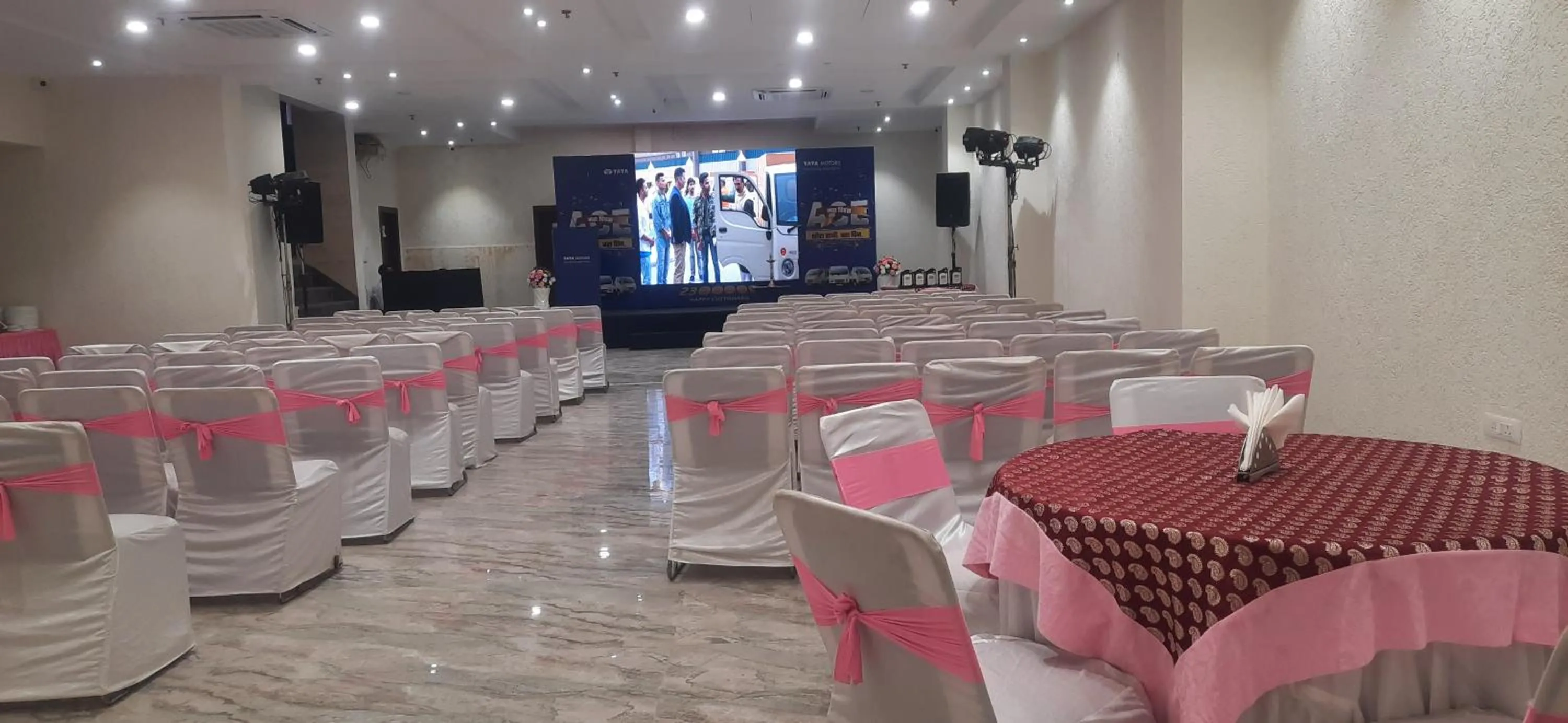 Restaurant/places to eat in The Grand Tree Hotel