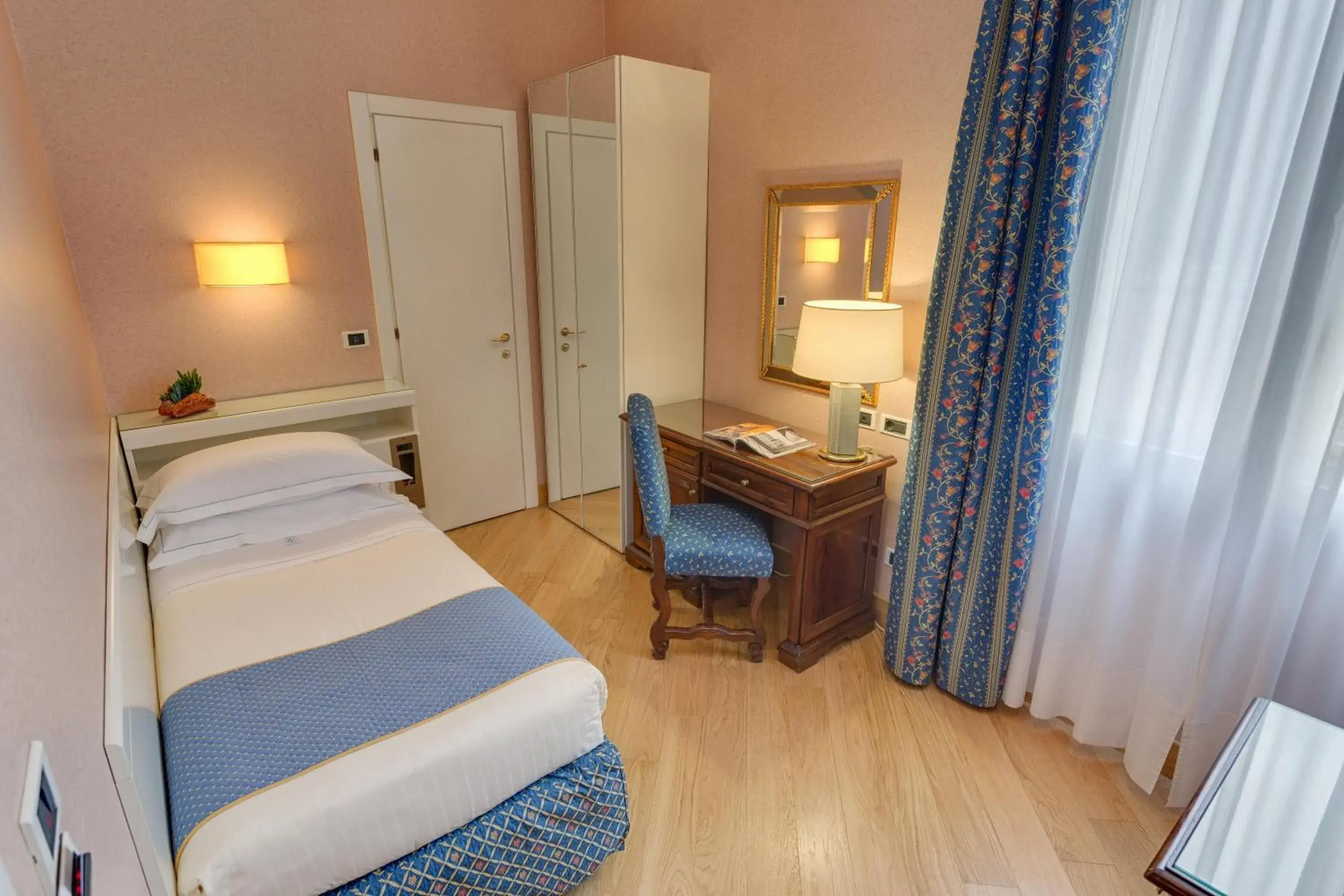 Classic Single Room in Rivoli Boutique Hotel Classic Single Room in Rivoli Boutique Hotel