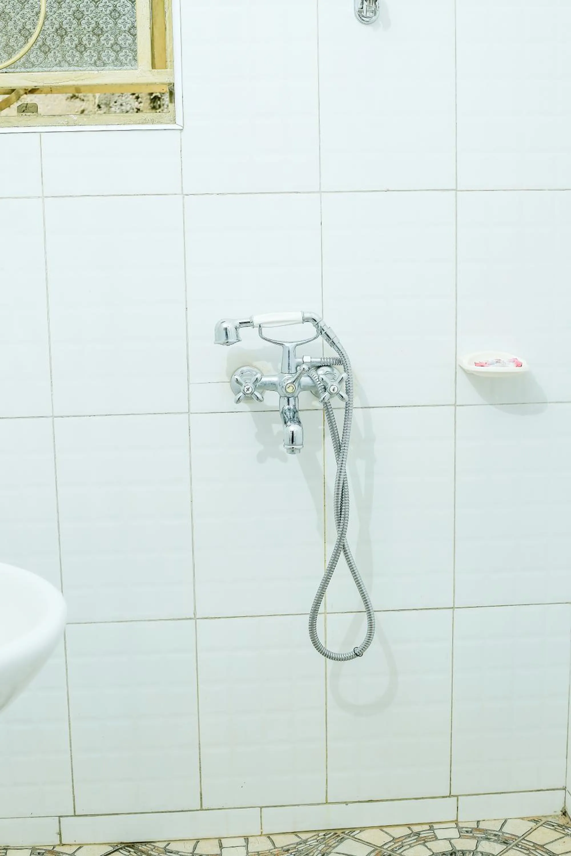 Shower in Triple Tee Gardens & Accomodation