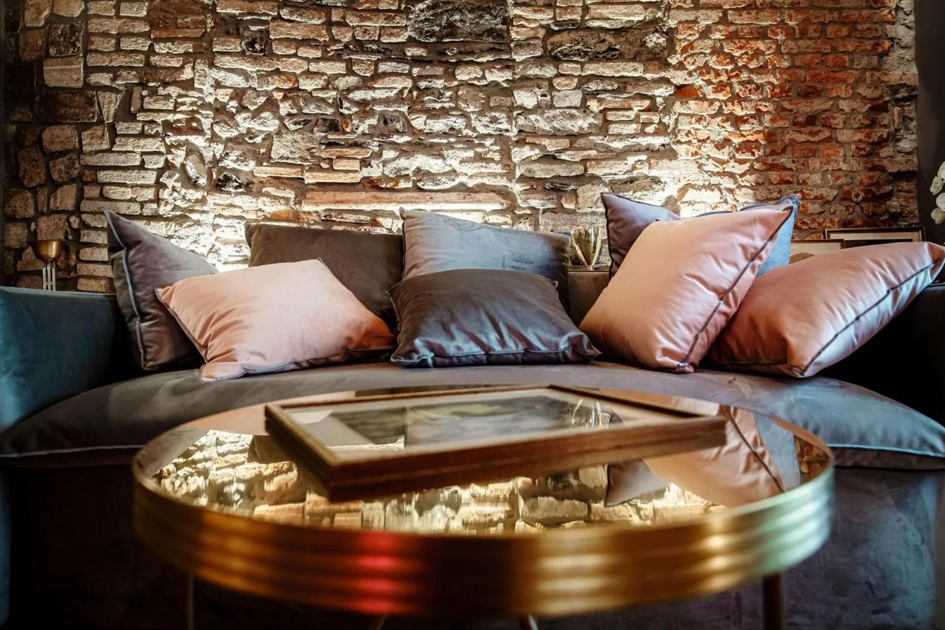 Decorative detail in Vitrum - Como Luxury Suites