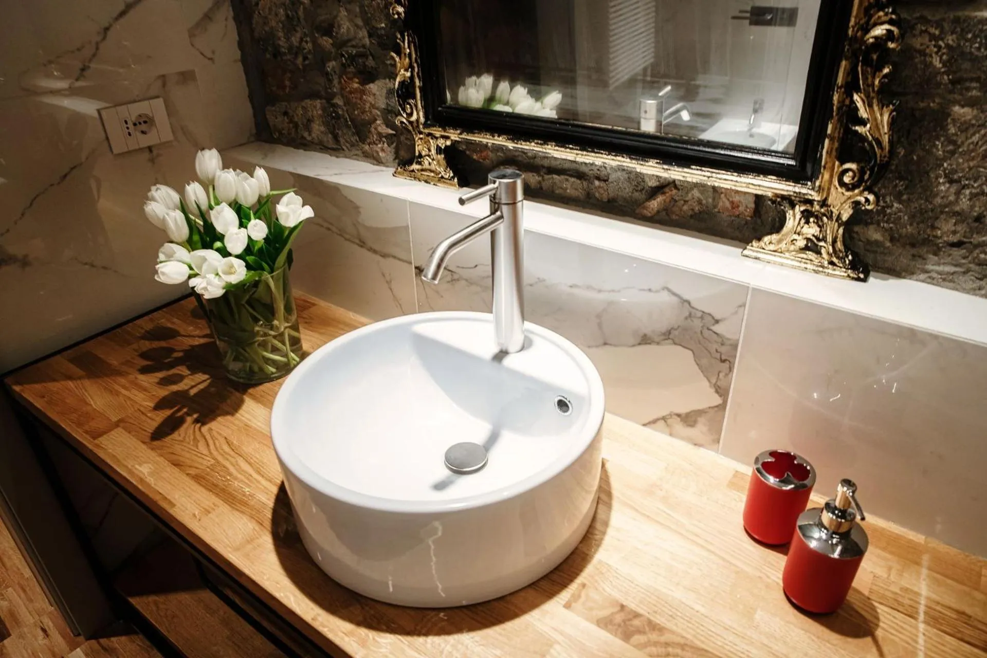 Bathroom in Vitrum - Como Luxury Suites