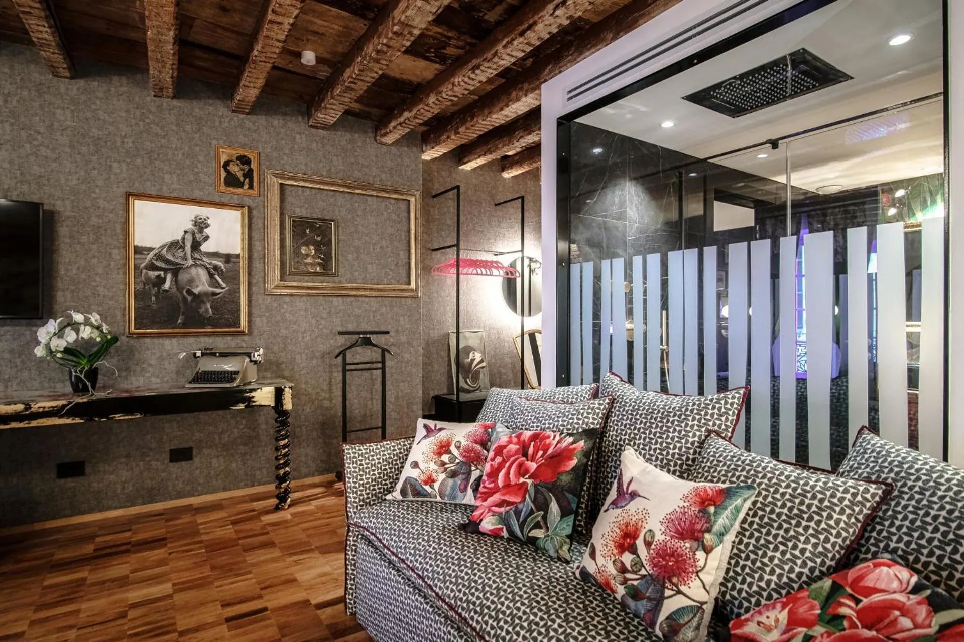 Living room in Vitrum - Como Luxury Suites