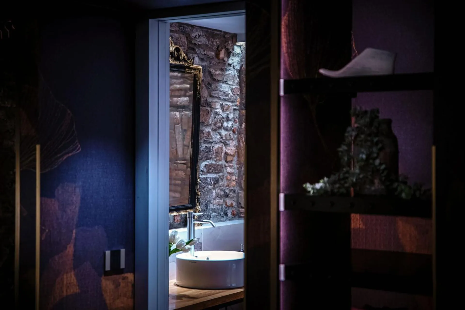 Bathroom in Vitrum - Como Luxury Suites