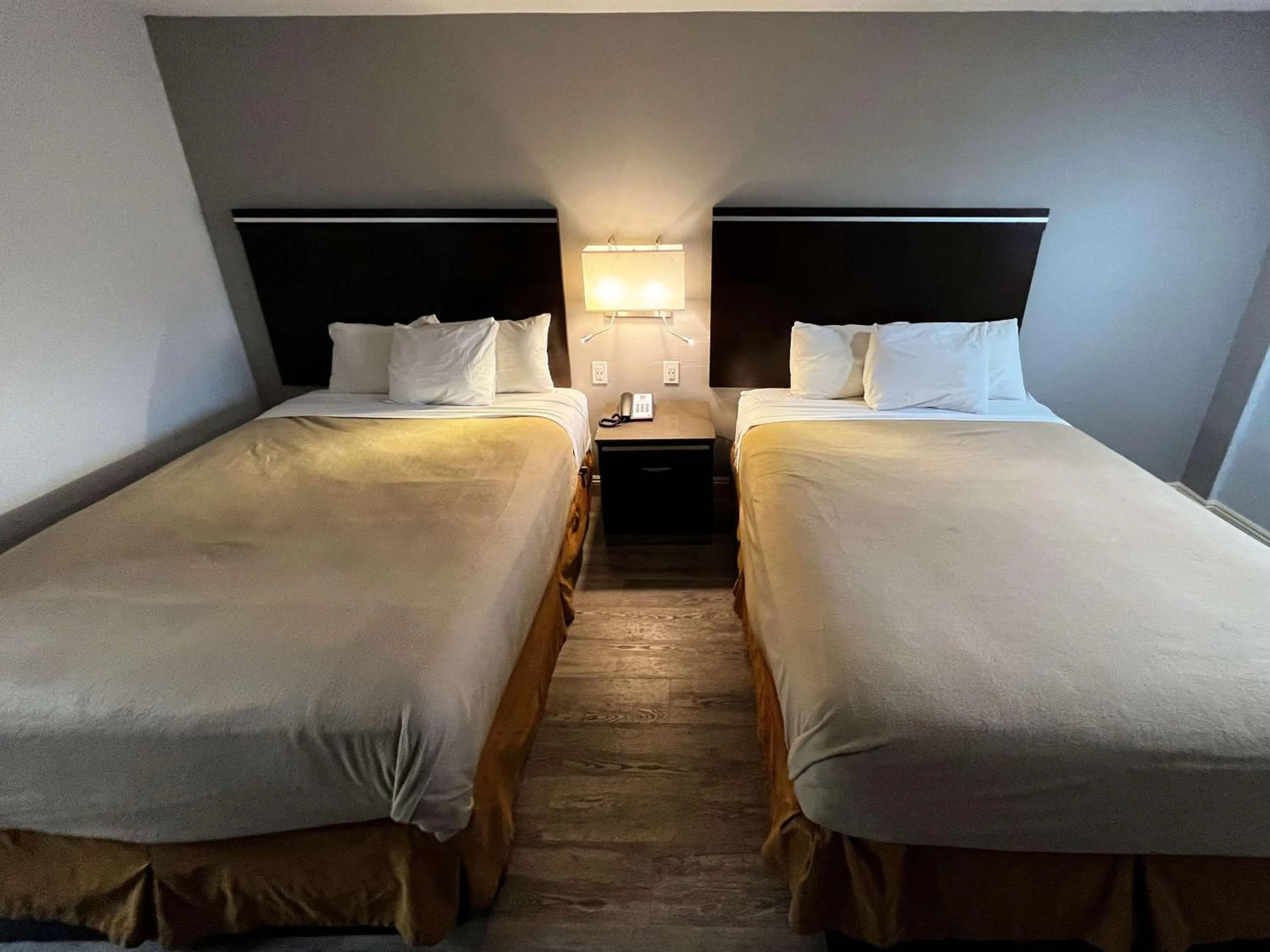 Bedroom, Bed in Studio 6 Artesia CA