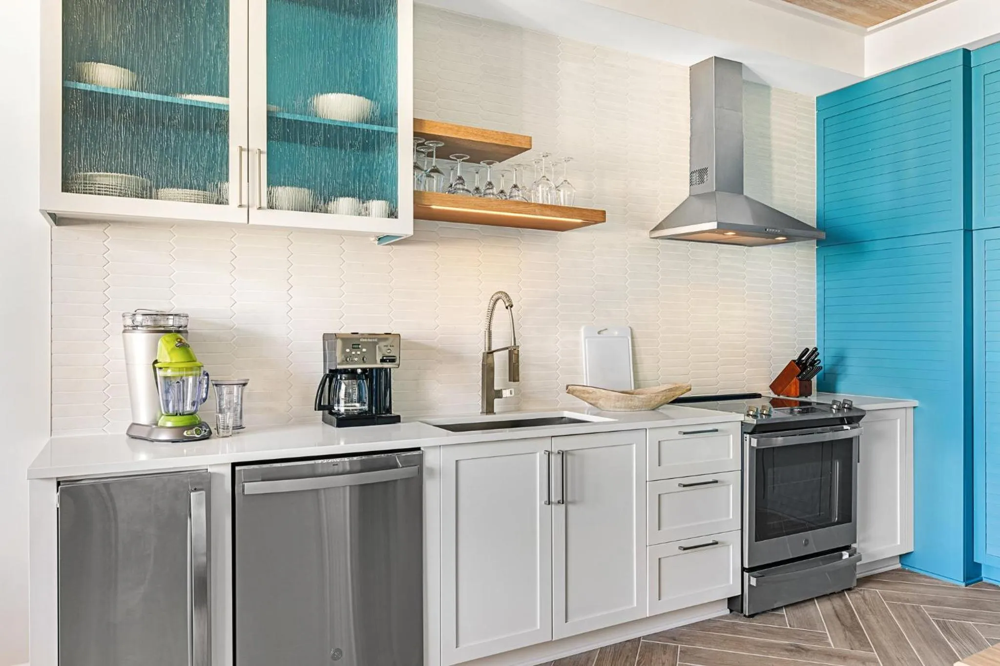 Communal kitchen in Margaritaville Vacation Club - Atlanta