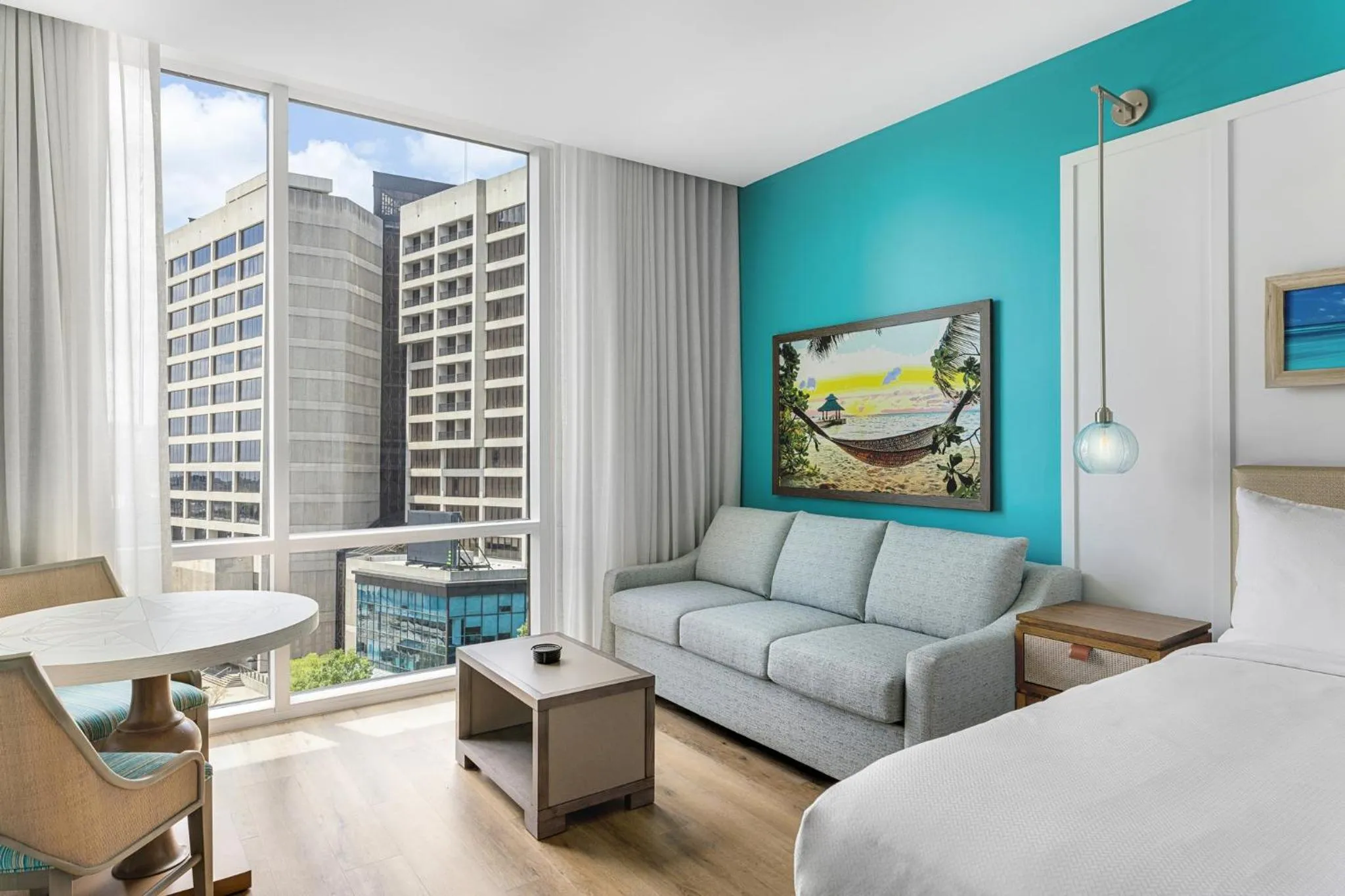 Living room, Bed in Margaritaville Vacation Club - Atlanta