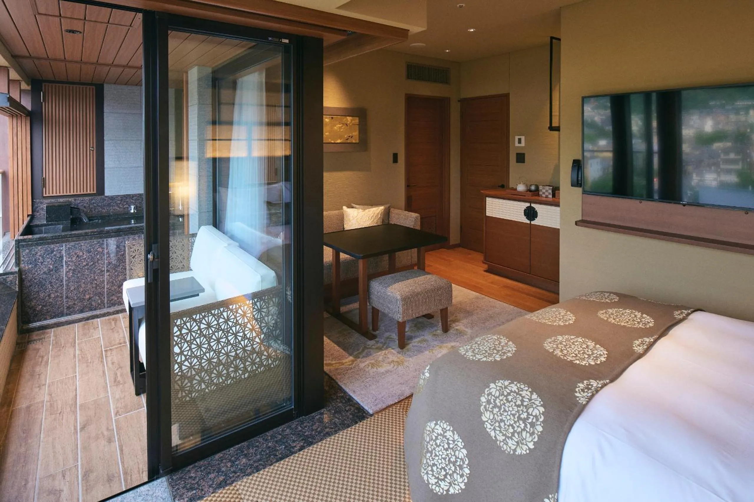 TV and multimedia, Bed in Sora Niwa Terrace Kyoto Bettei