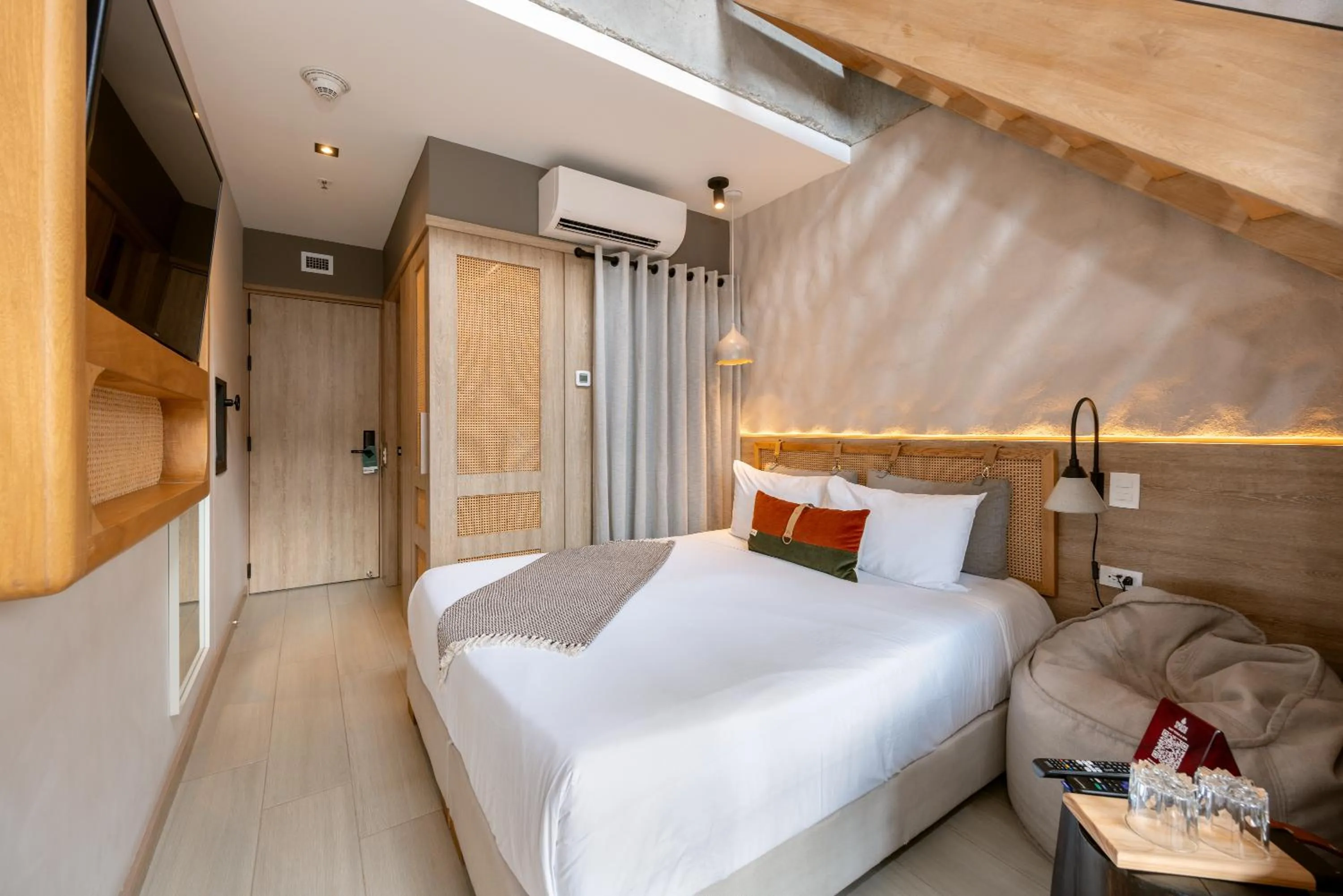 Bedroom, Bed in Landmark Hotel