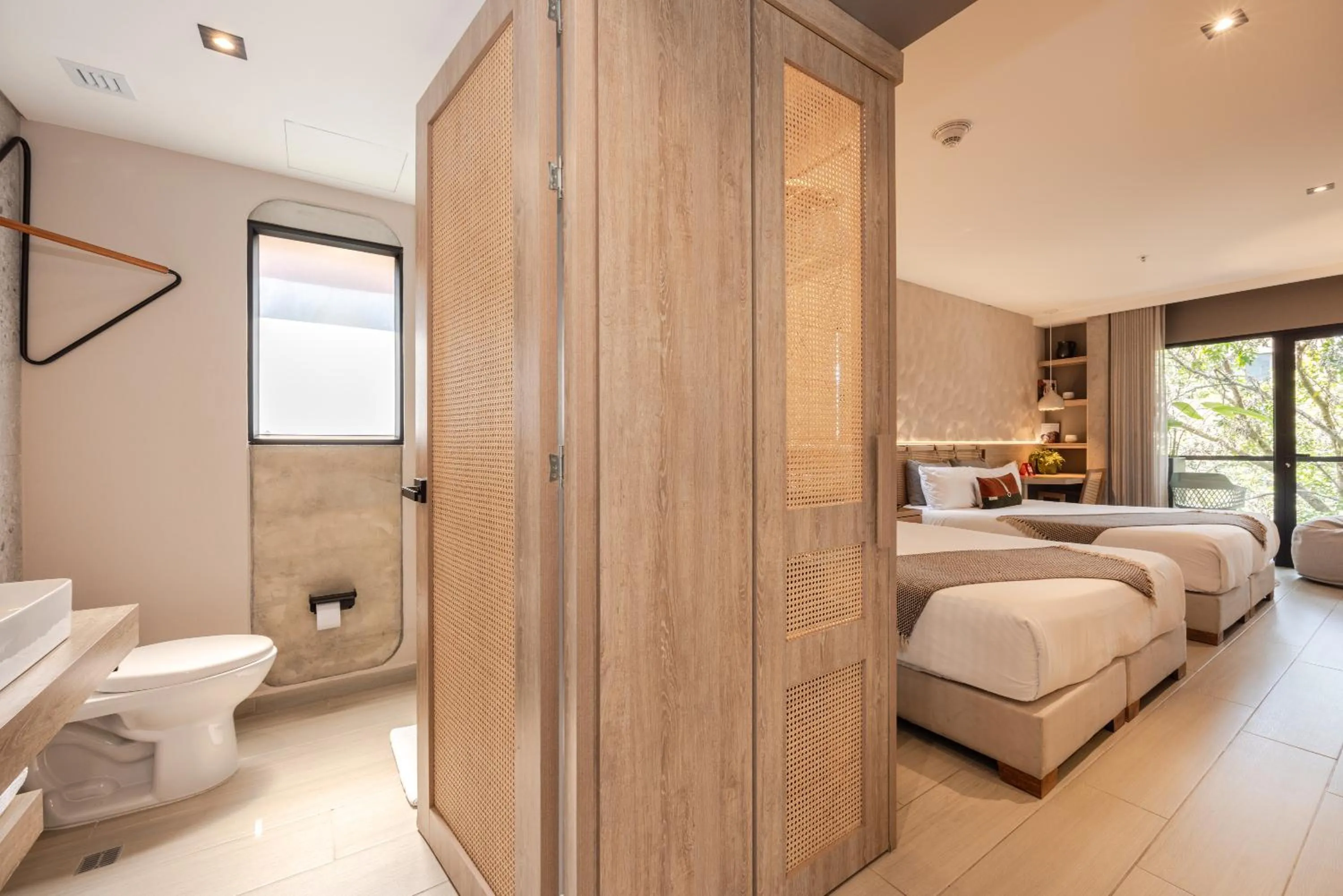 Bedroom, Bed in Landmark Hotel