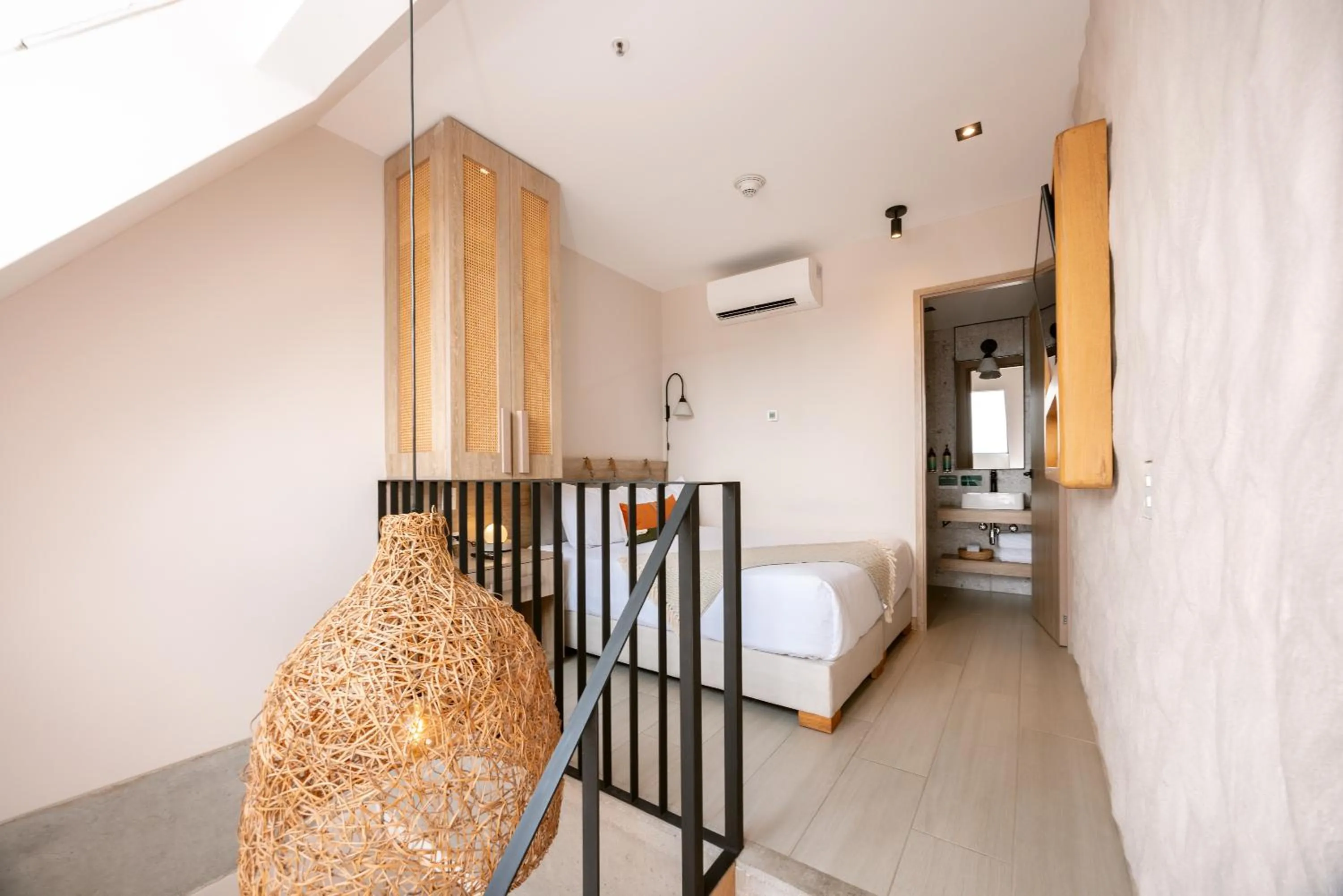 Bedroom, Bed in Landmark Hotel