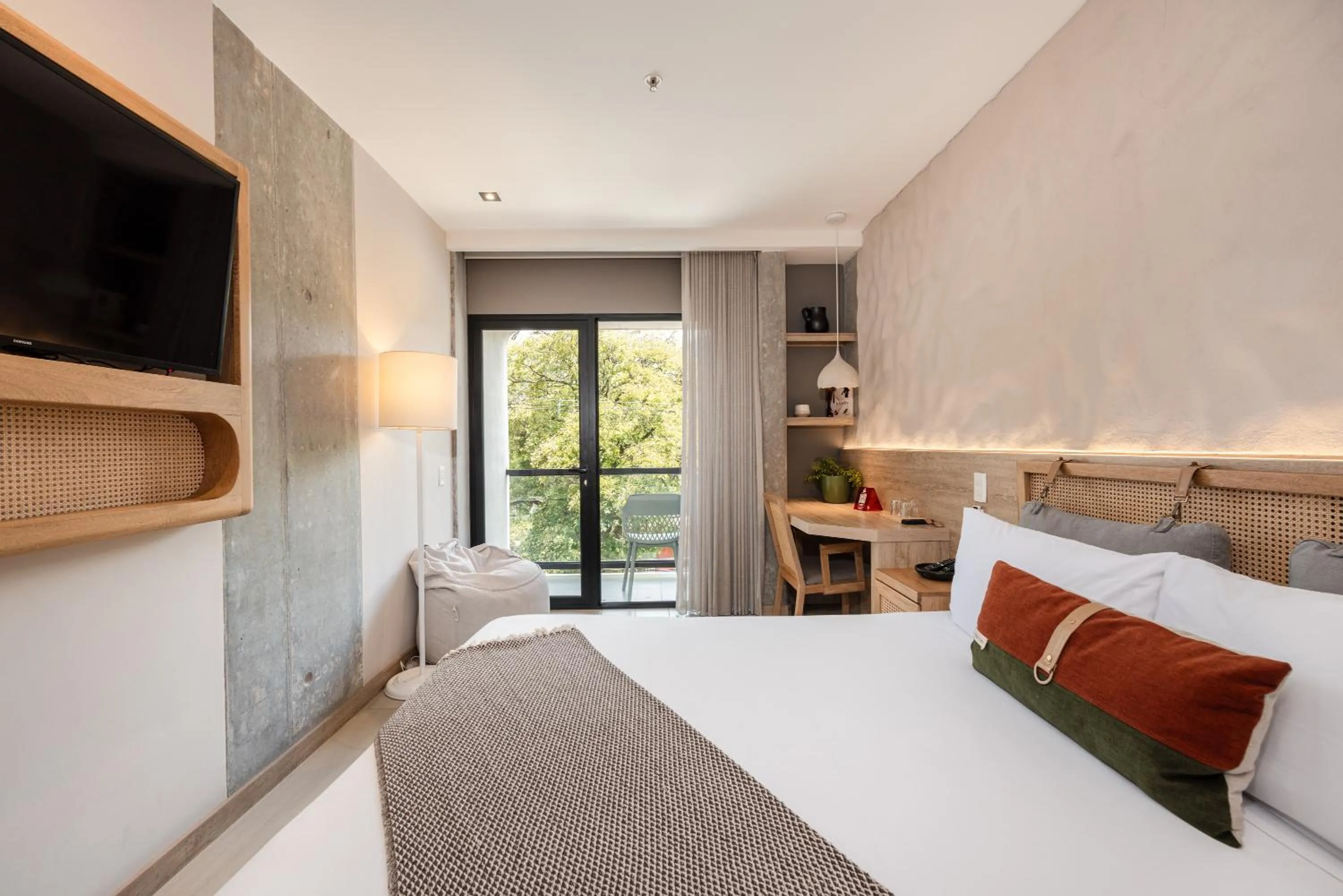 Bedroom, Bed in Landmark Hotel