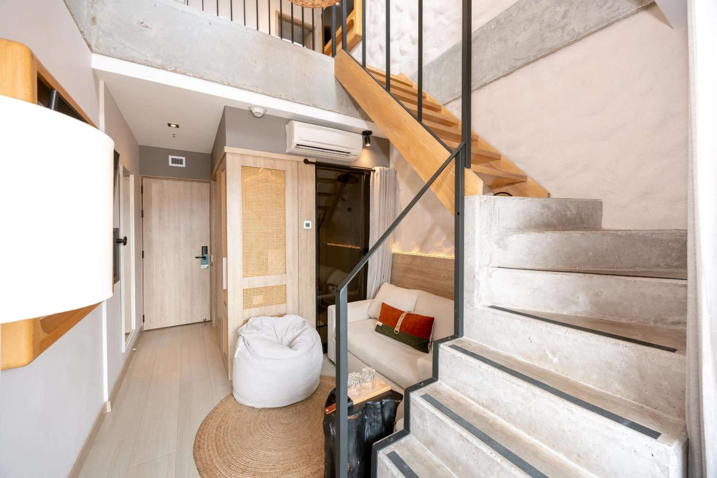 Living room in Landmark Hotel