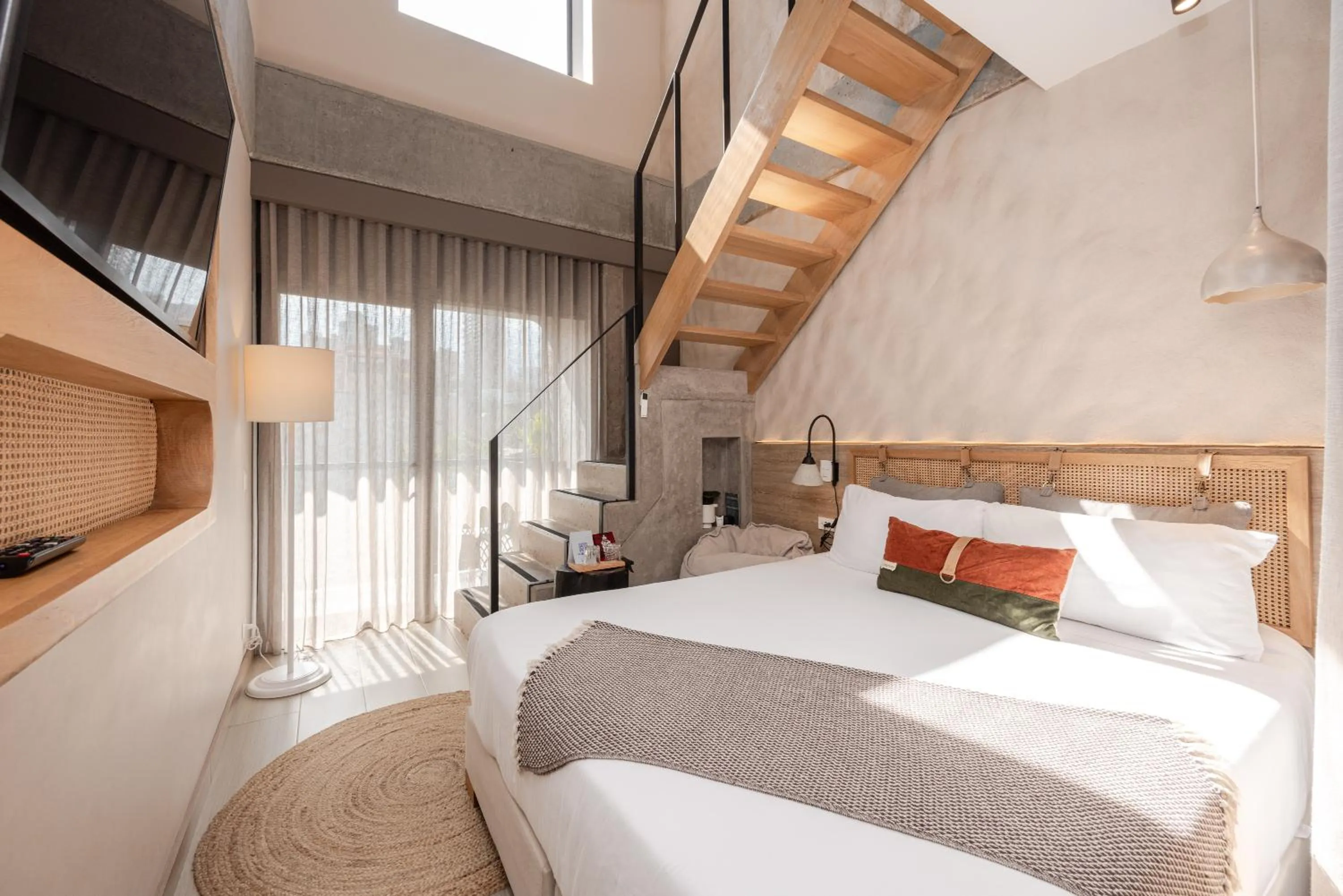 Bedroom, Bed in Landmark Hotel