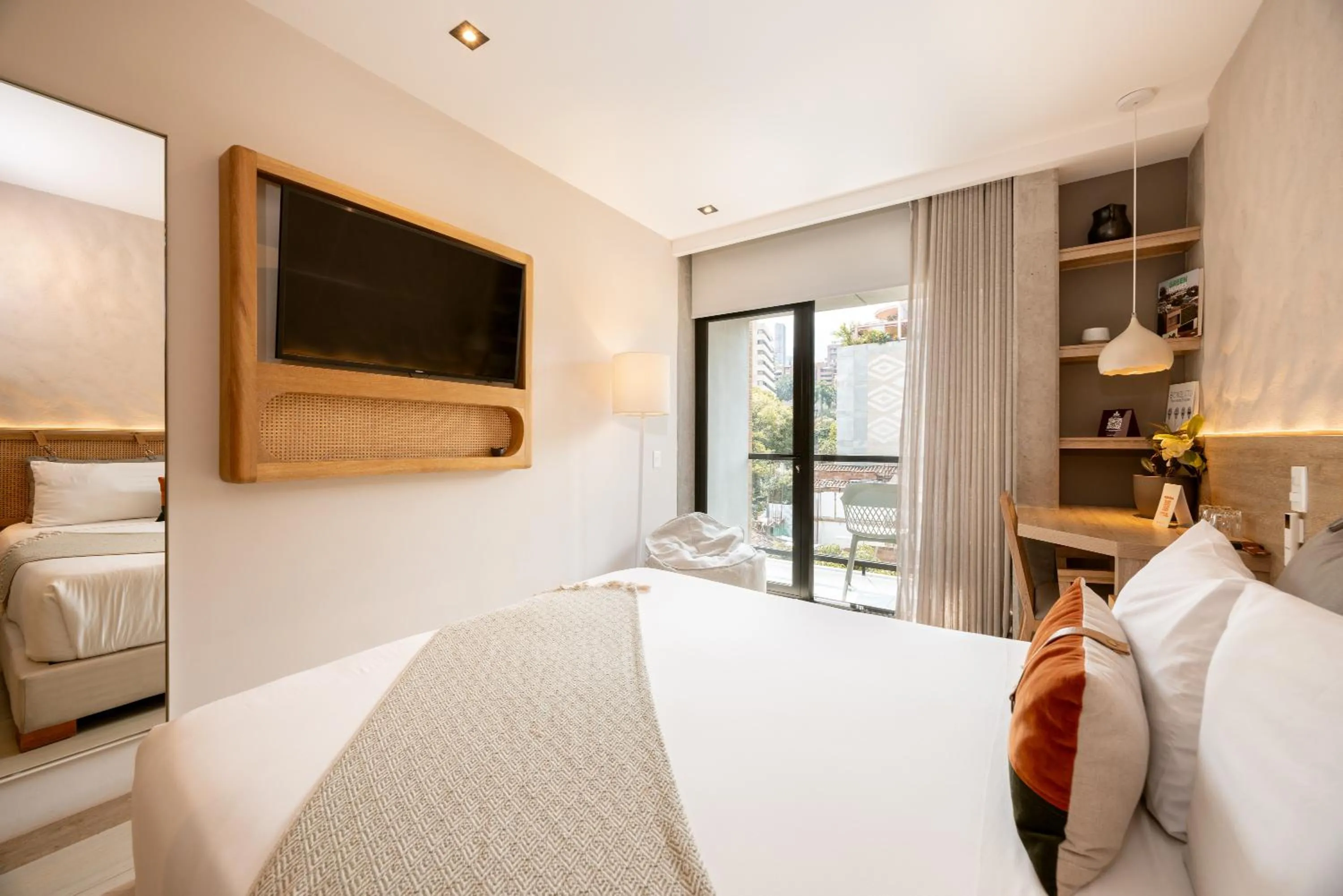 Bedroom, Bed in Landmark Hotel