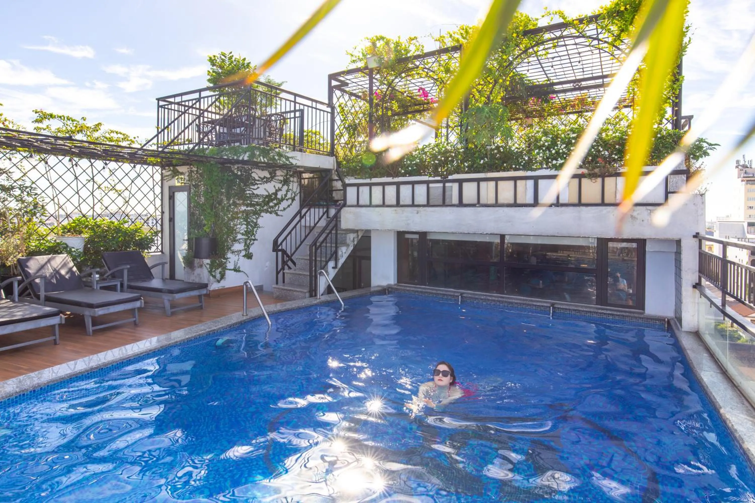 Swimming pool in Jade Scene Hotel