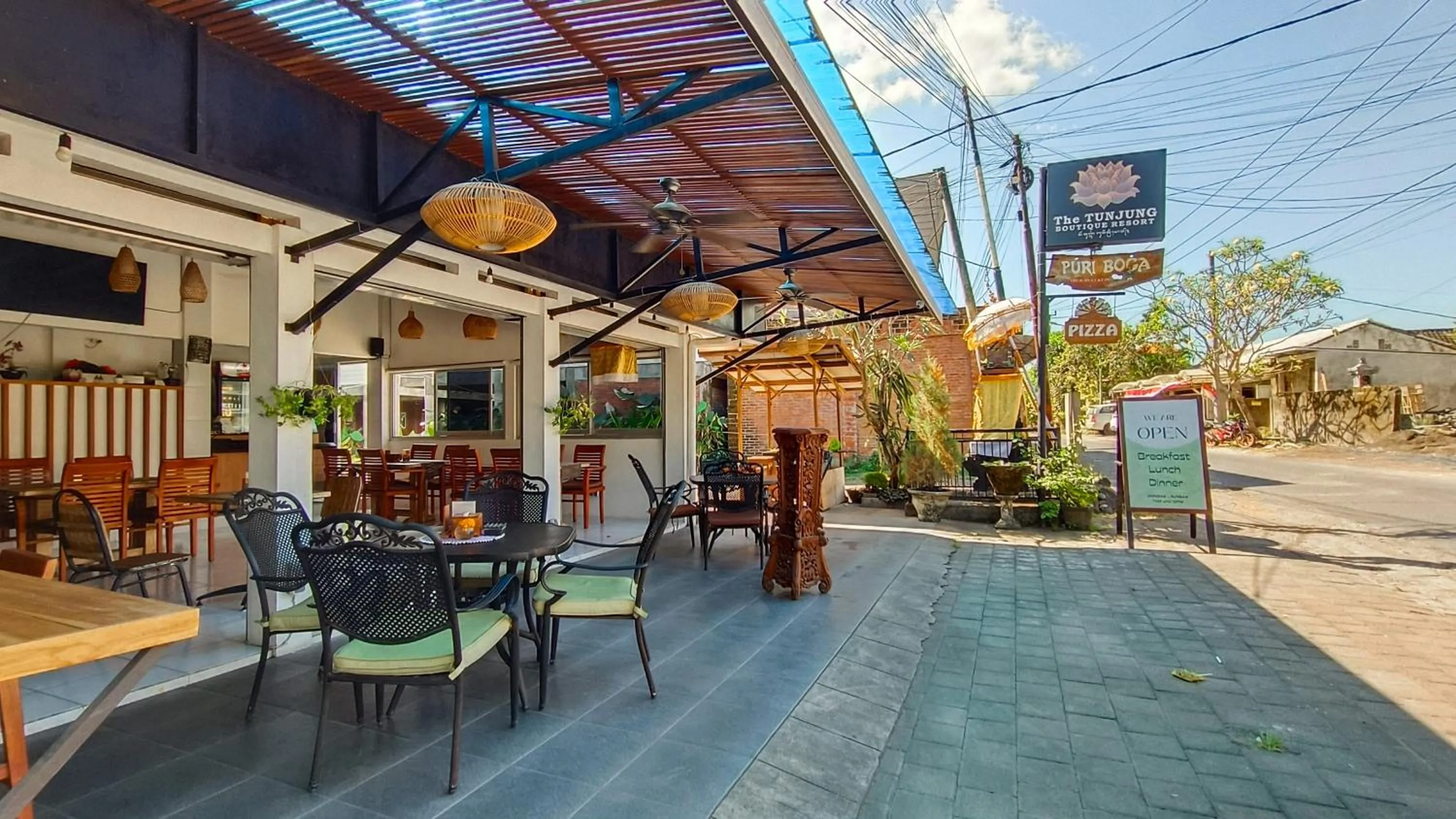 Restaurant/places to eat in The Tunjung Boutique Resort