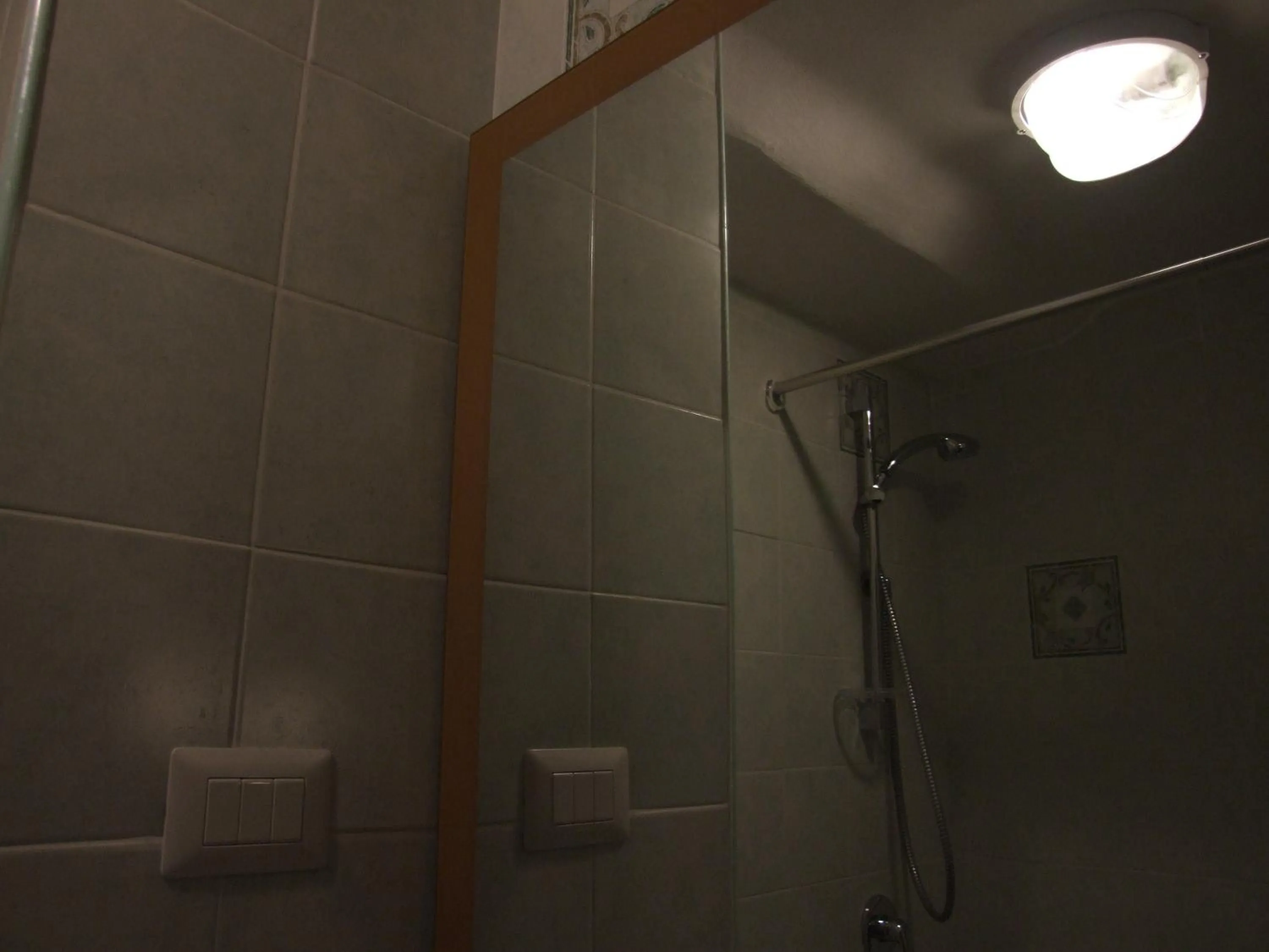 Shower in Hotel Texas