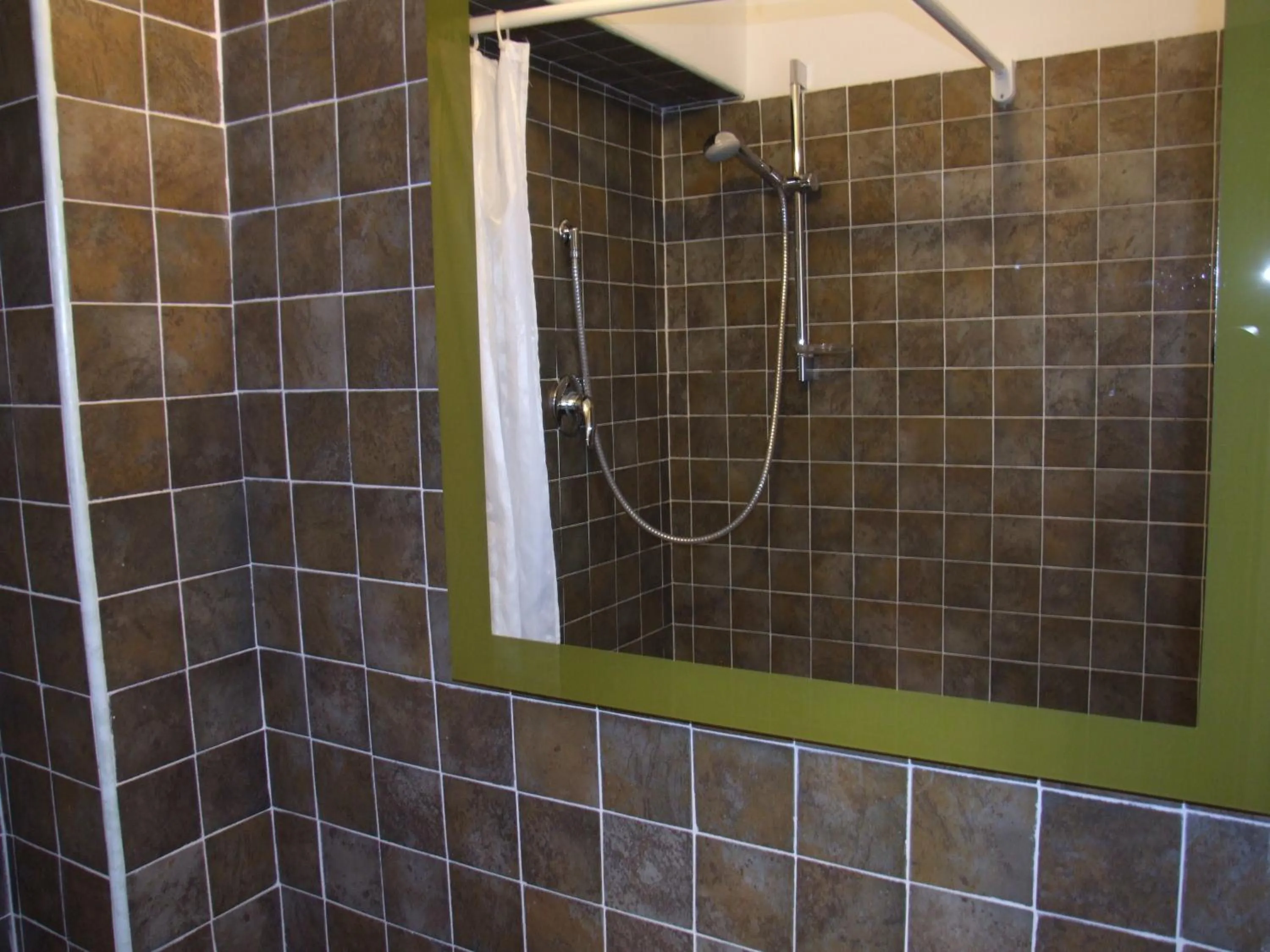 Shower in Hotel Texas