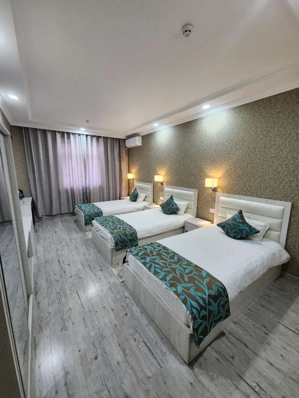 Triple Room in Summer Hotel Triple Room in Summer Hotel