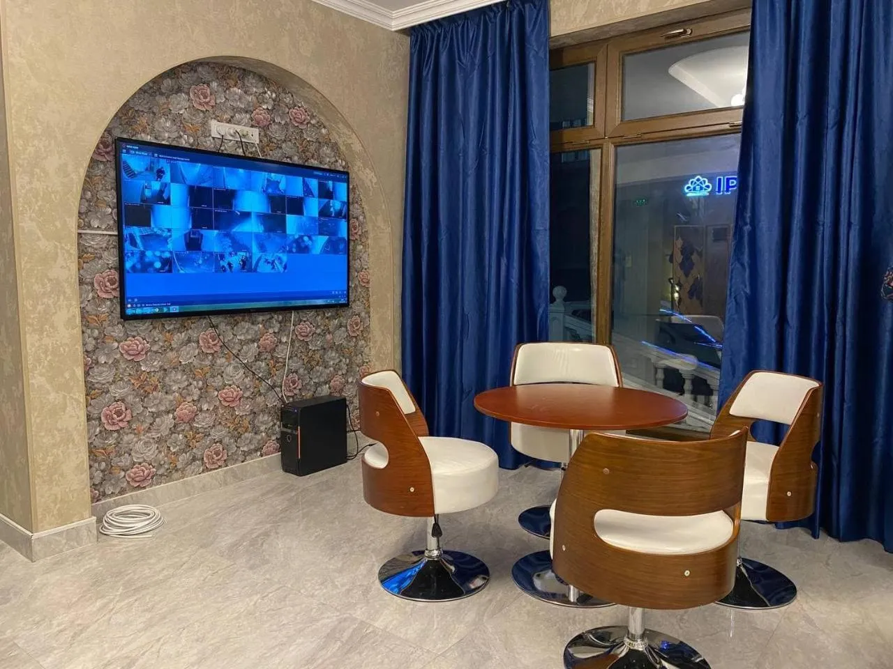 TV and multimedia in Summer Hotel