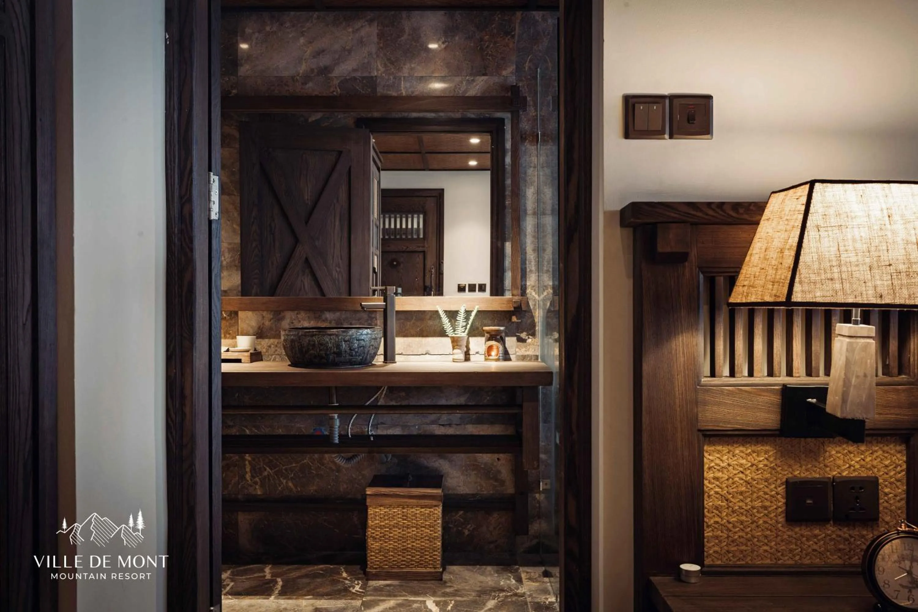 Toilet in Ville De Mont Mountain Resort