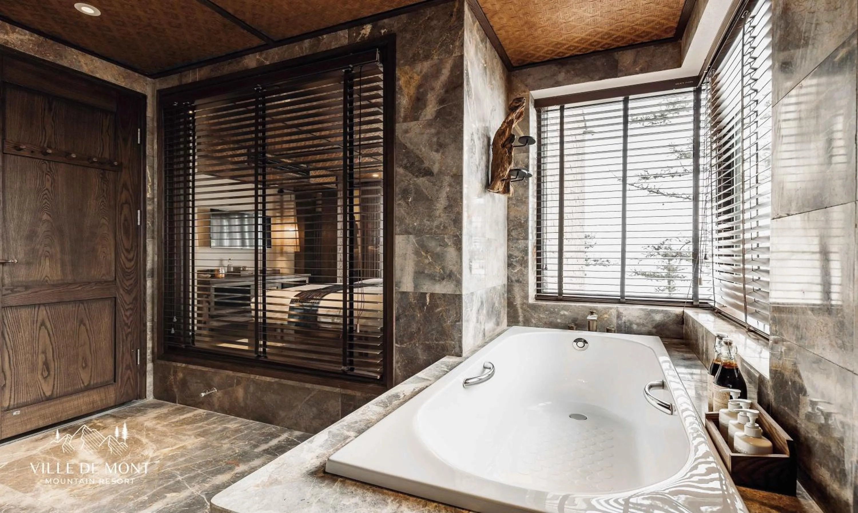 Shower in Ville De Mont Mountain Resort