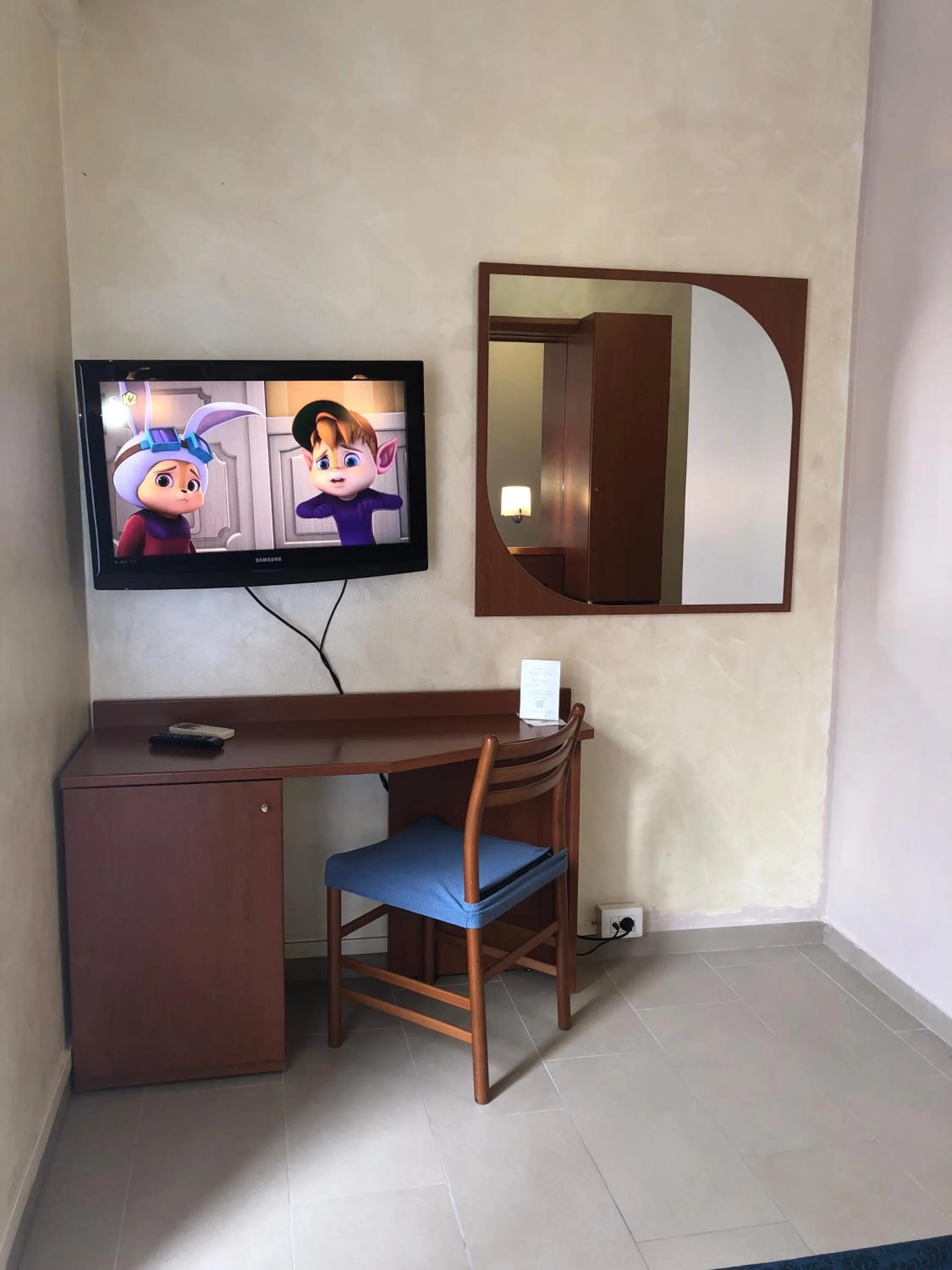 TV and multimedia in Hotel Aurora
