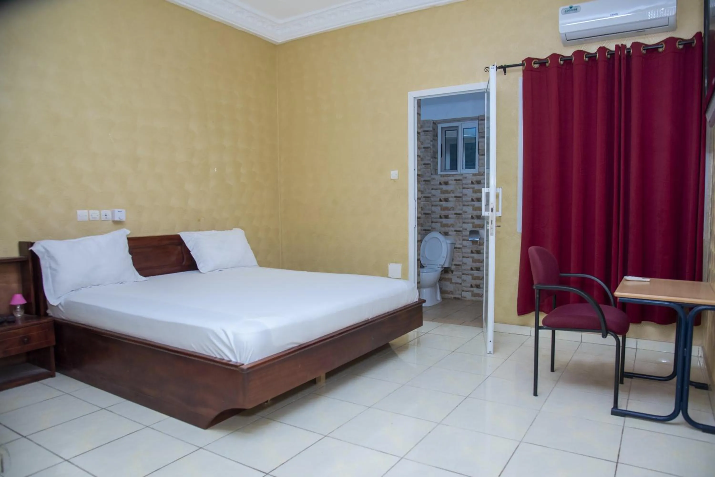 Bedroom, Bed in Hôtel Saint Lazaros