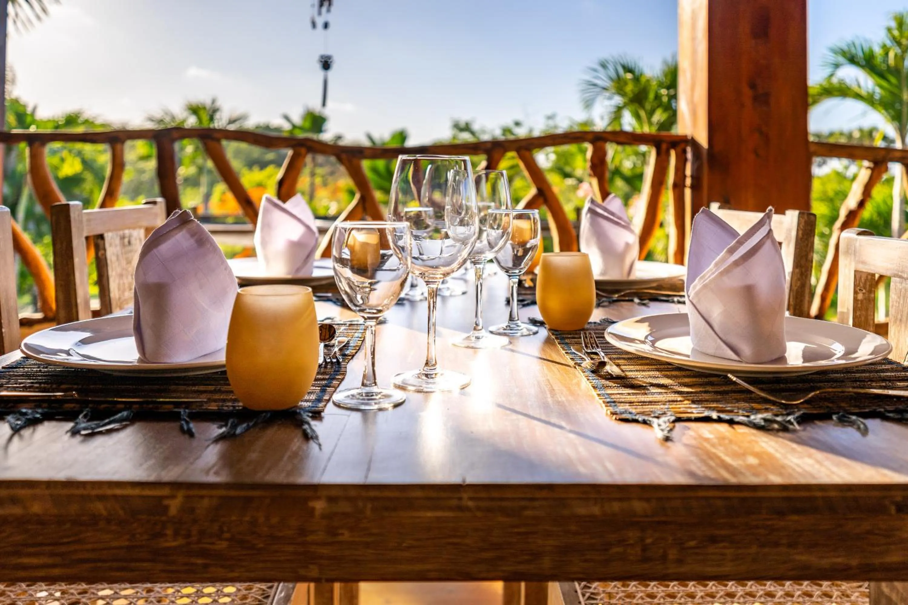 Restaurant/places to eat in Tombo House