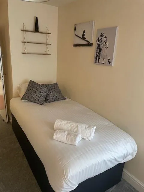 Bed in Chequers Country Inn