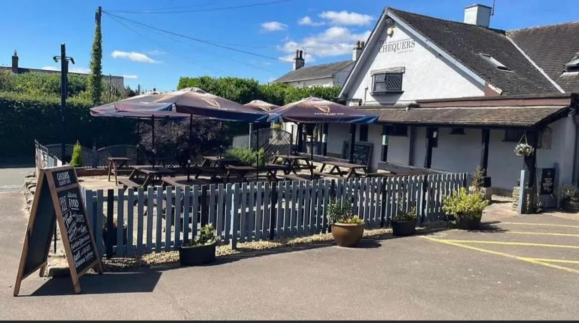 Facade/entrance in Chequers Country Inn