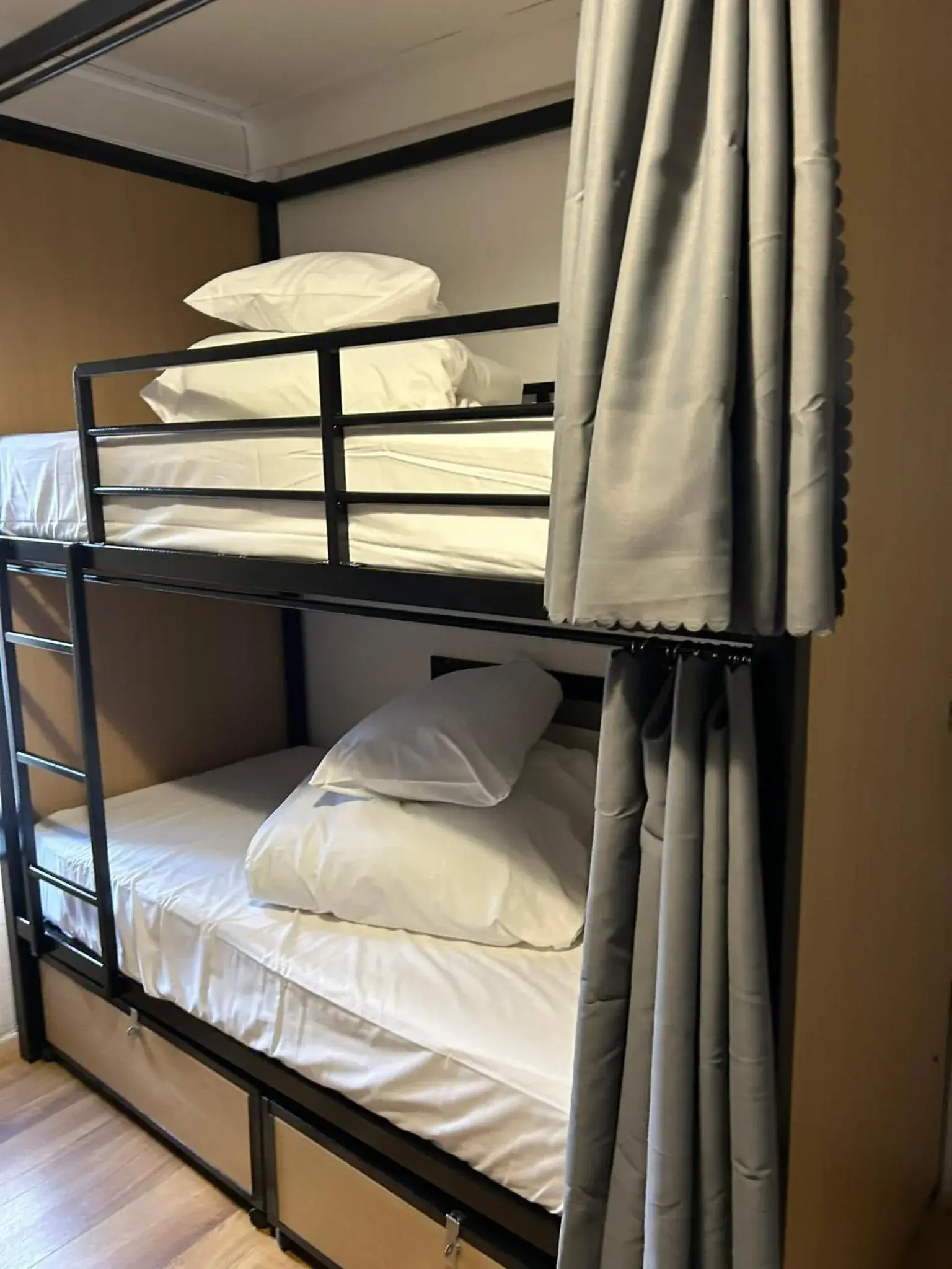 Single Bed in 6-Bed Dormitory Room in Lagan Backpackers Single Bed in 6-Bed Dormitory Room in Lagan Backpackers