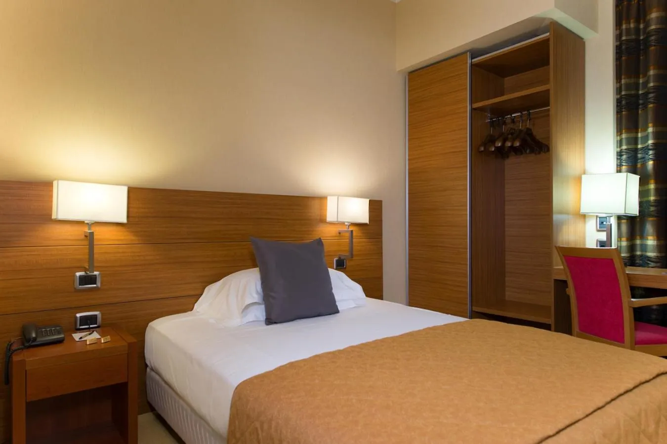 Bedroom, Bed in Hotel Parma & Congressi