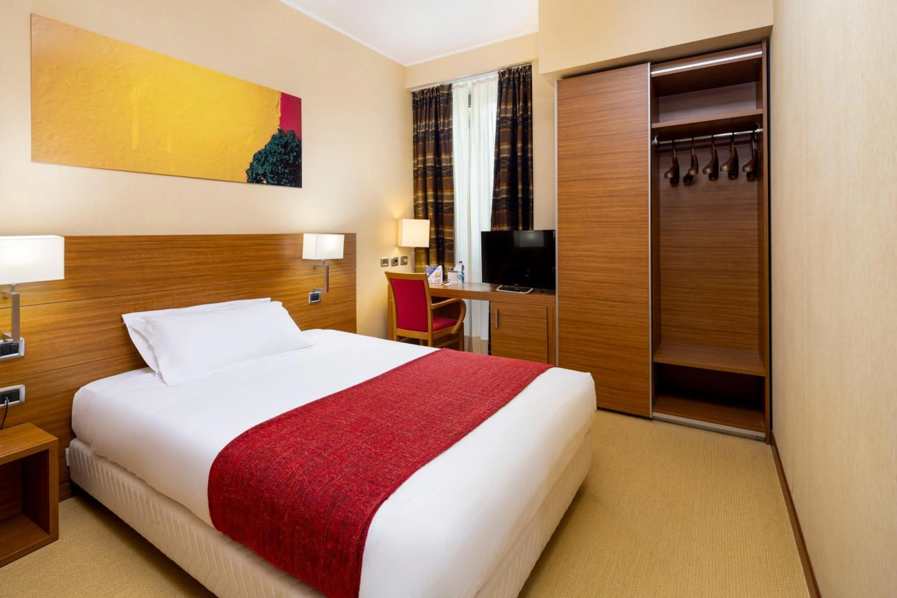 Photo of the whole room, Bed in Hotel Parma & Congressi