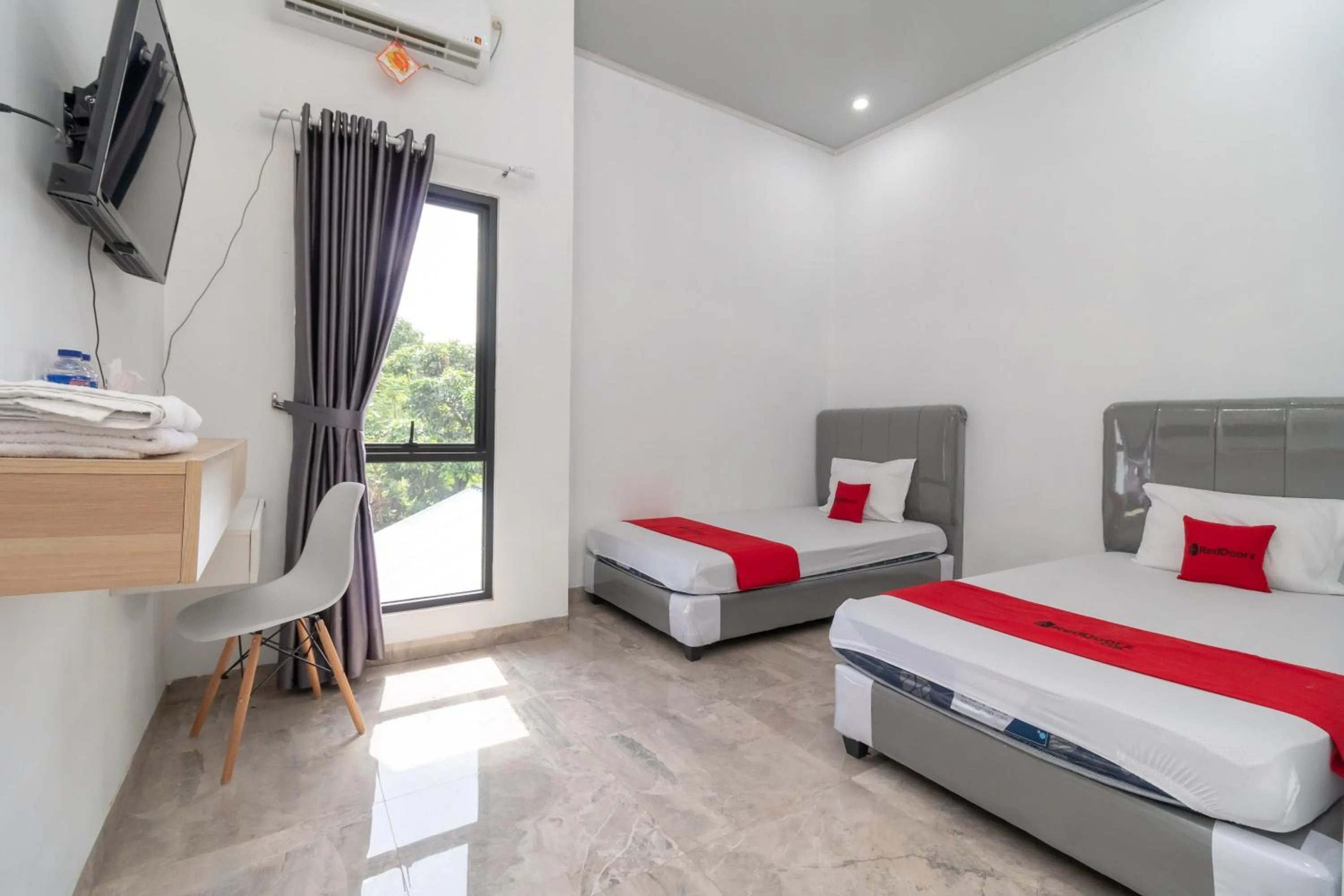 Bed in RedDoorz near Tugu Coklat Pesawaran Lampung