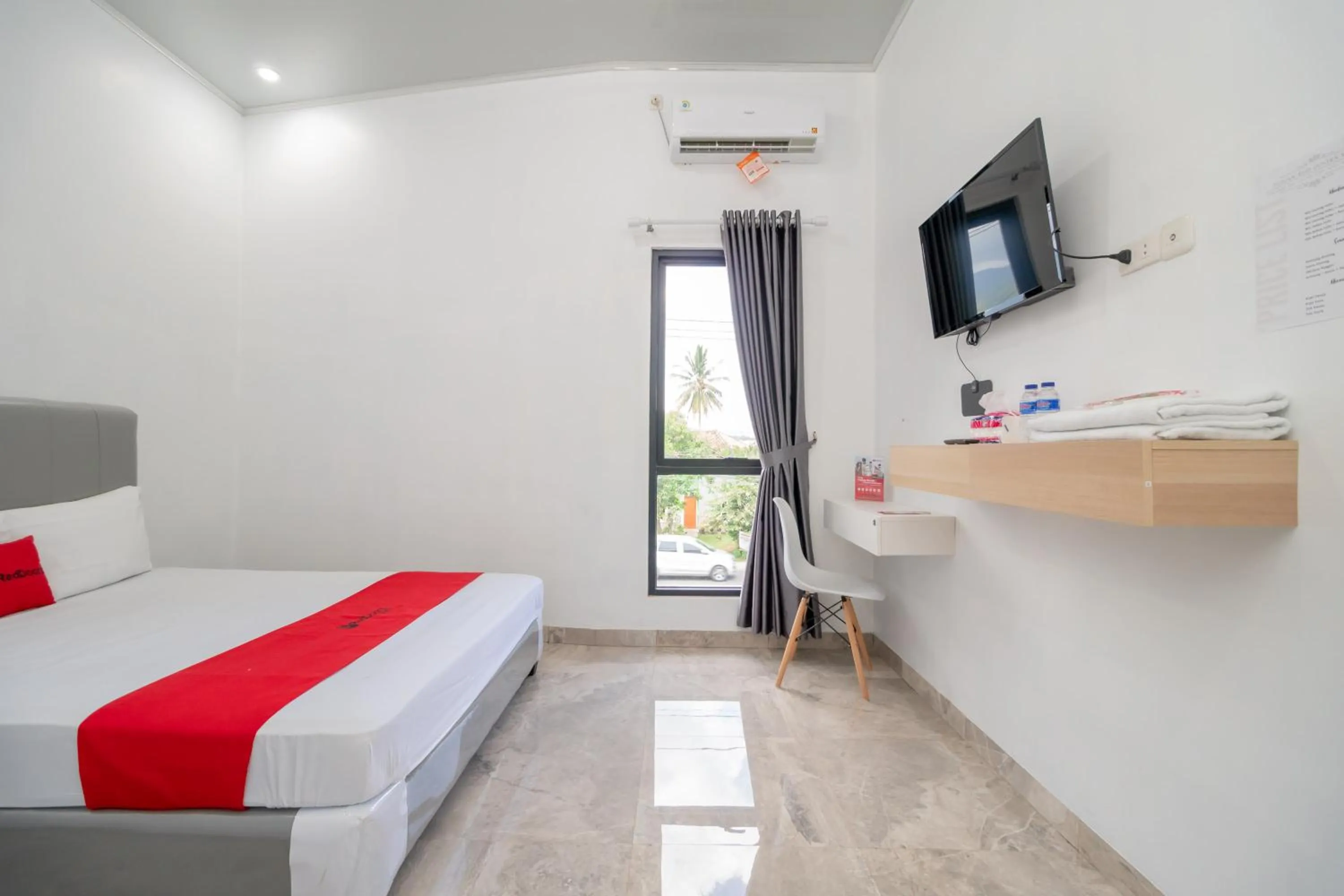 Bed in RedDoorz near Tugu Coklat Pesawaran Lampung