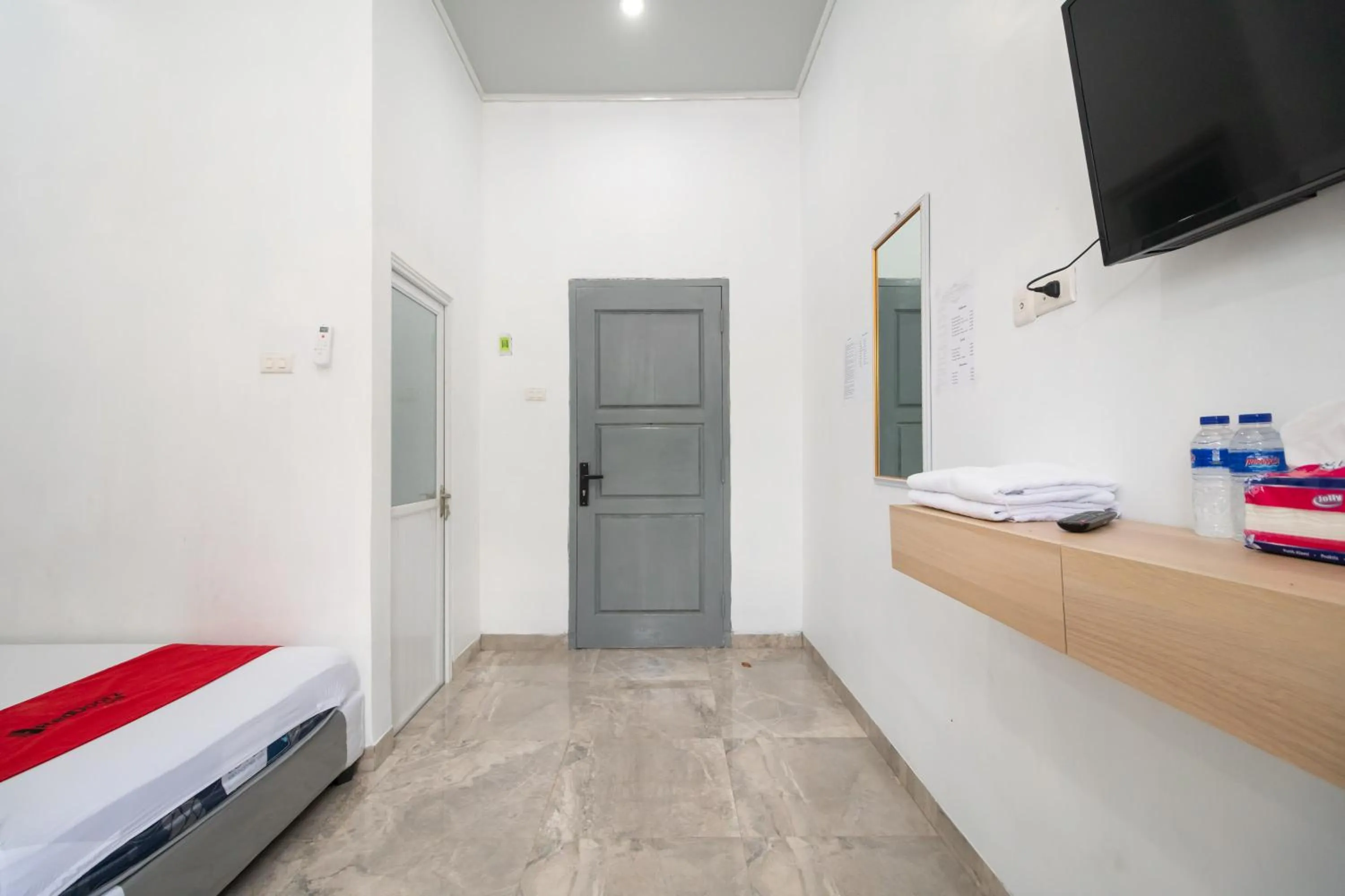 Bed in RedDoorz near Tugu Coklat Pesawaran Lampung