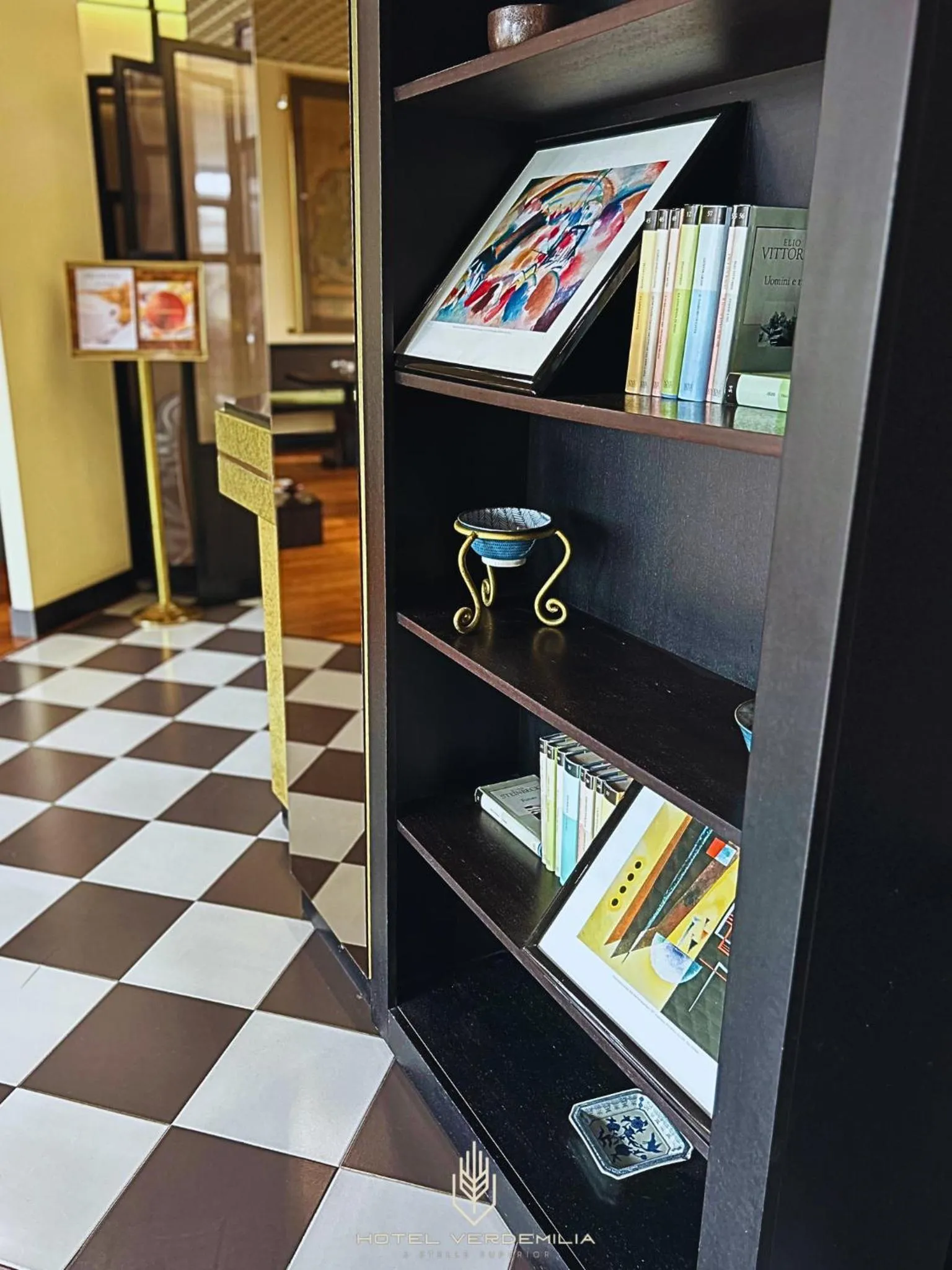 Library in Verdemilia Hotel