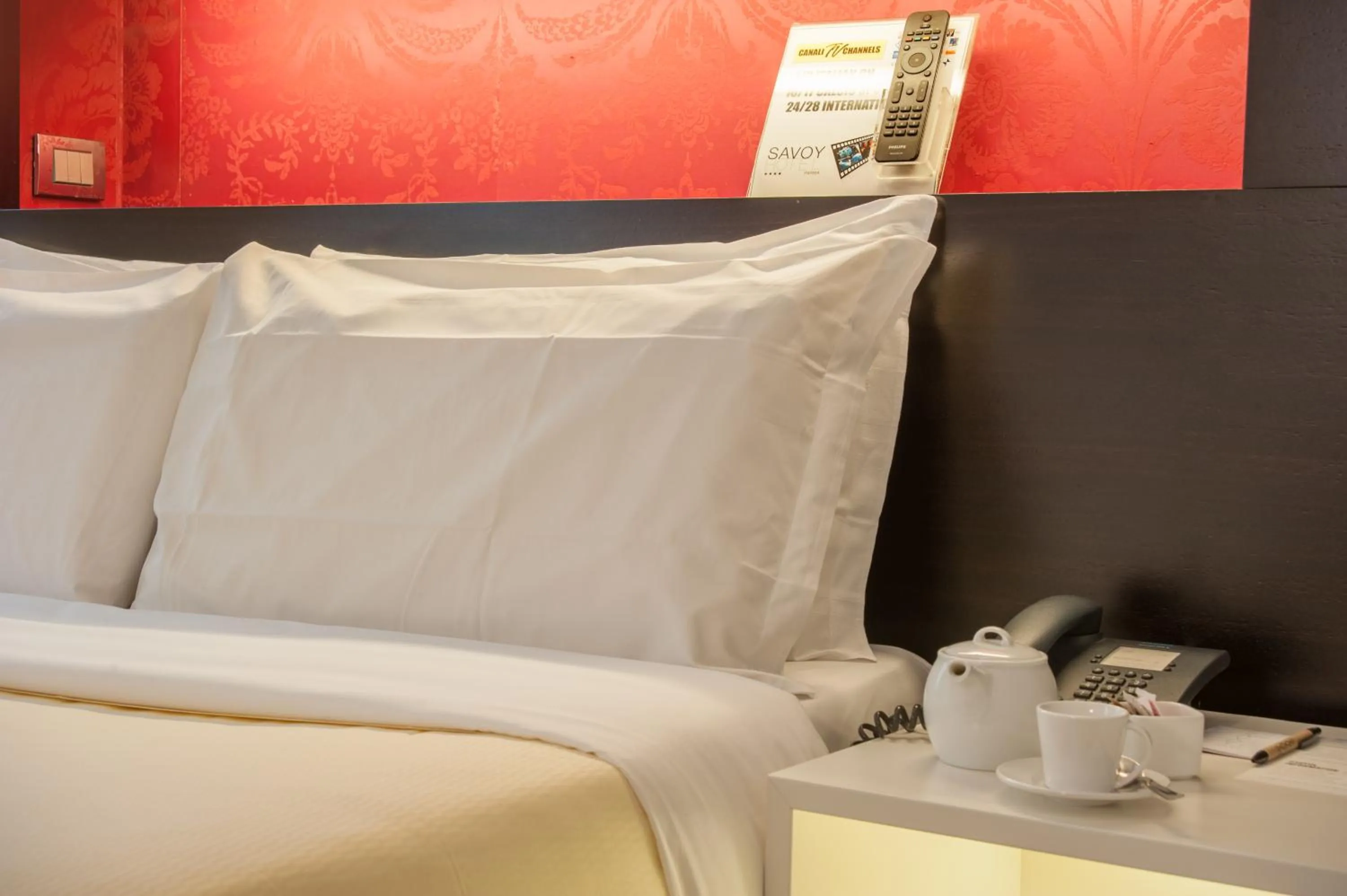 Bedroom, Bed in Savoy Hotel