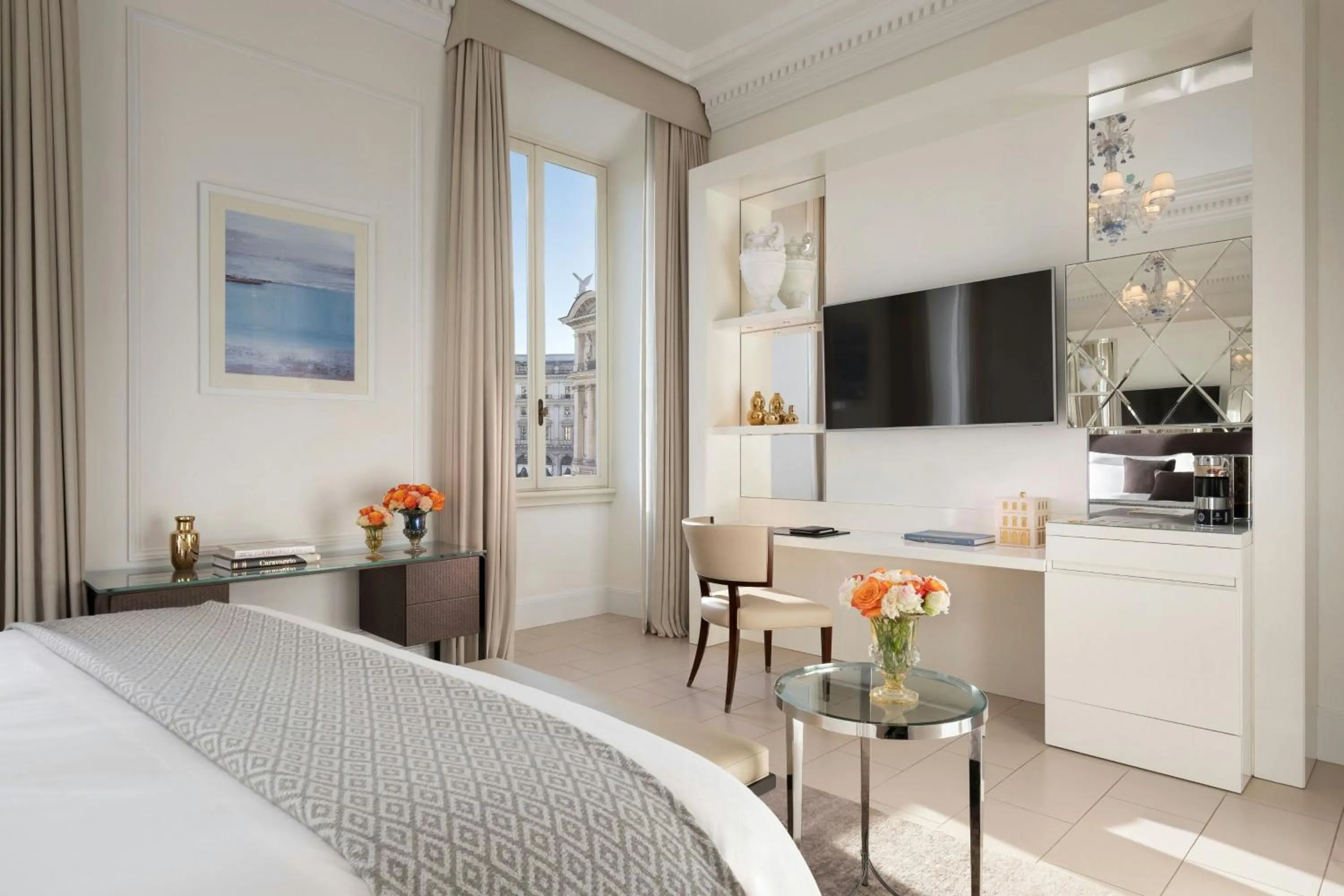 Photo of the whole room, Bed in The St. Regis Rome