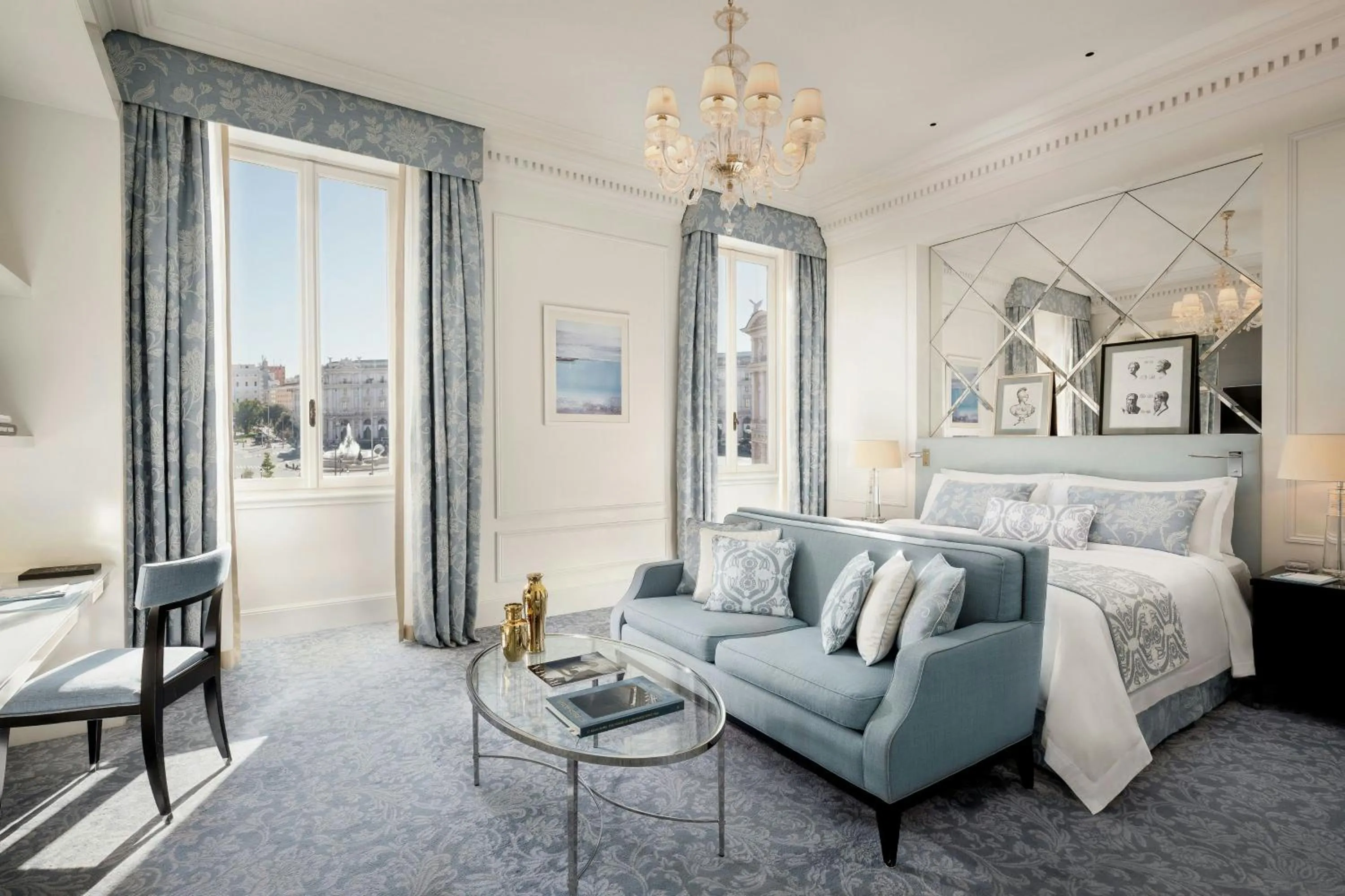 Photo of the whole room, Bed in The St. Regis Rome