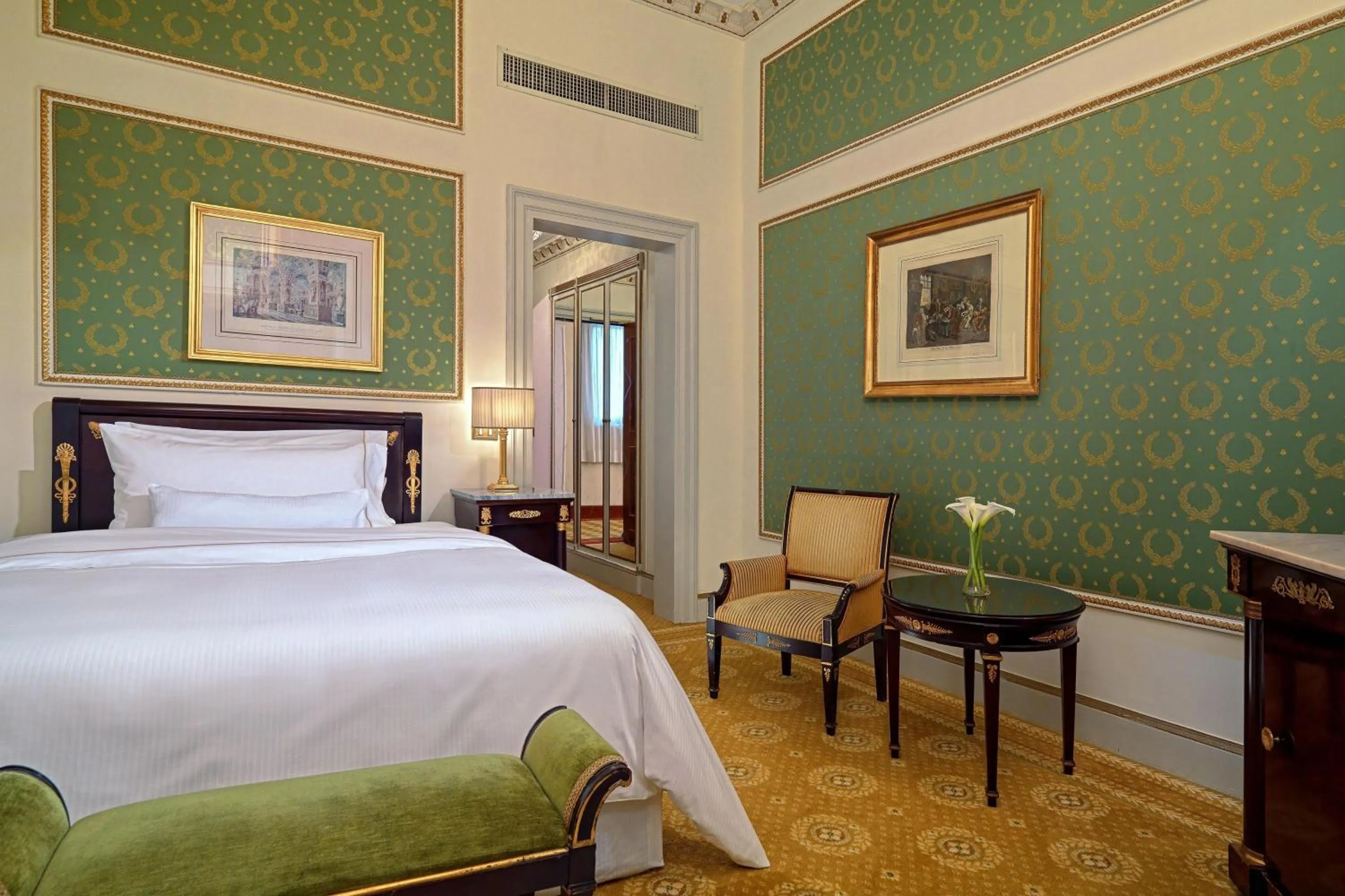 Photo of the whole room, Bed in The Westin Excelsior, Rome