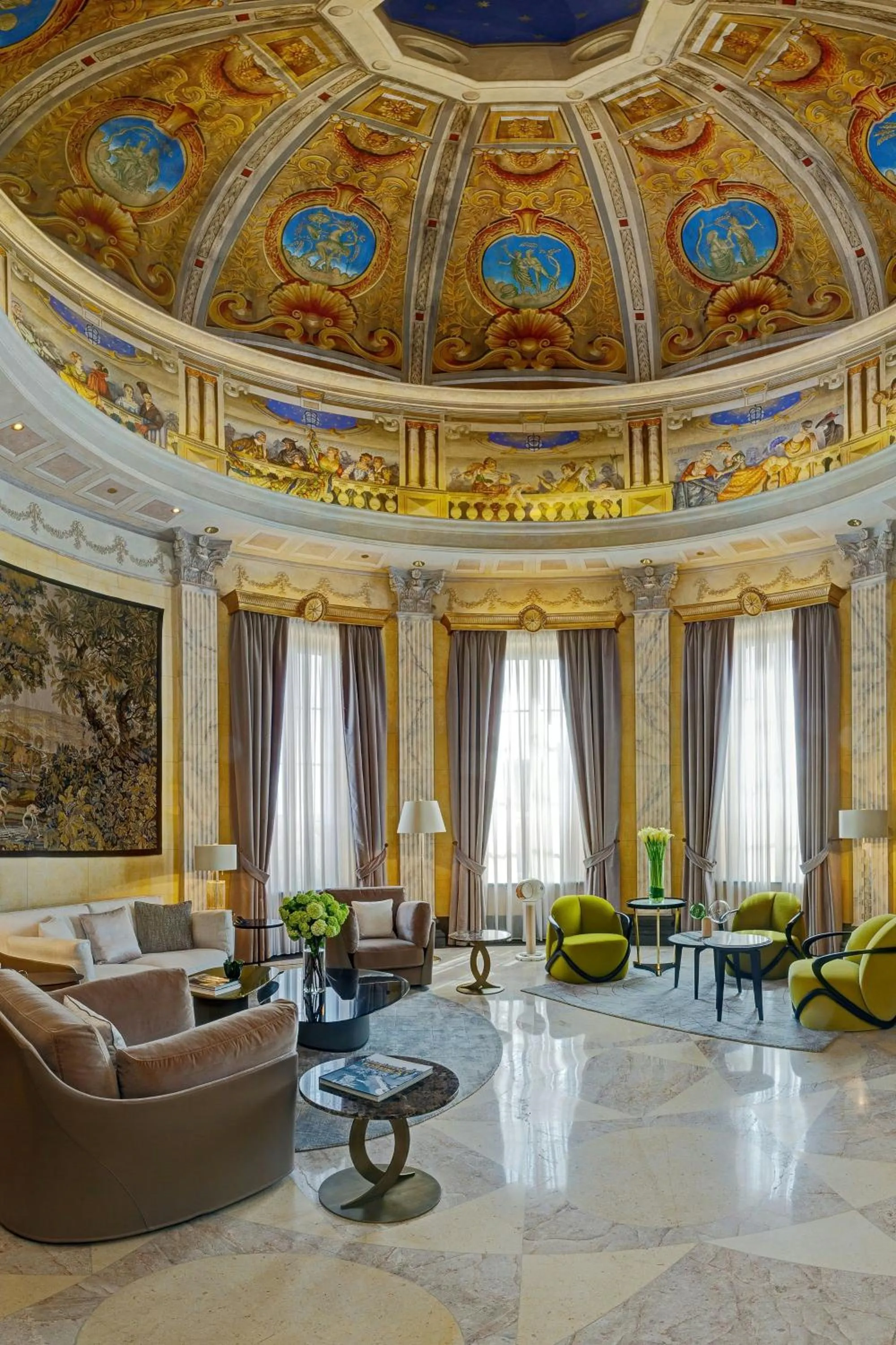 Living room in The Westin Excelsior, Rome