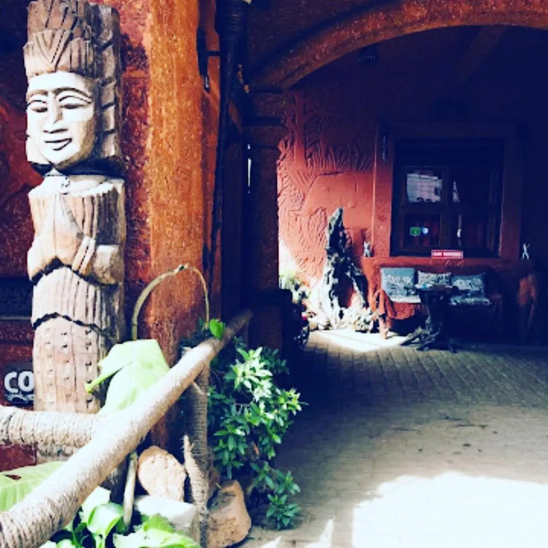 Facade/entrance in Coffee Inn