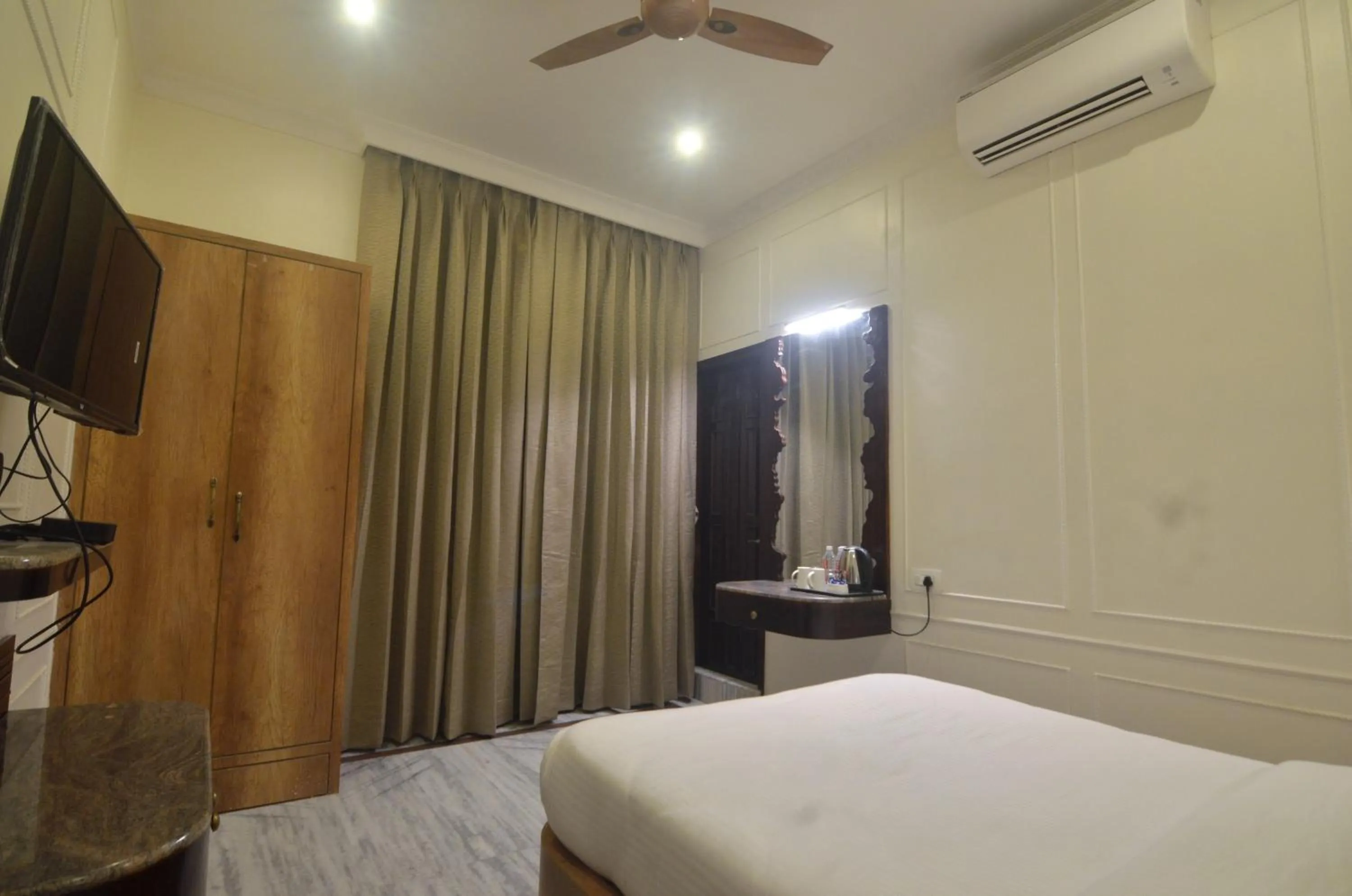 Bedroom, Bed in HOTEL RIO BENARAS